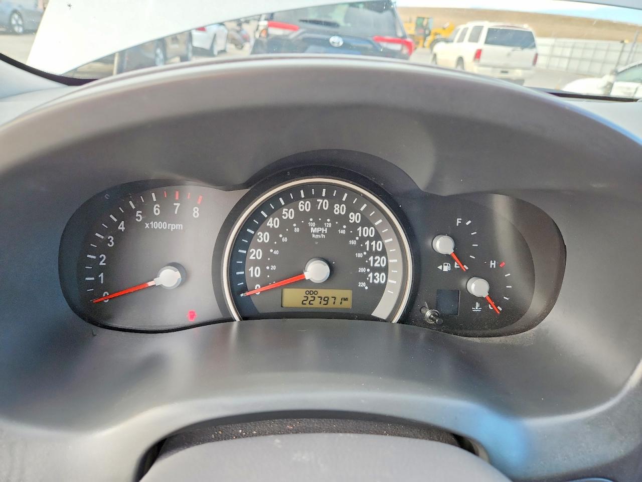 2008 Kia Sedona Lx Silver vin: KNDMB233X86231042