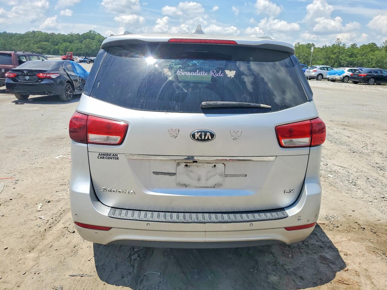 2015 Kia Sedona Lx Silver vin: KNDMB5C10F6038637