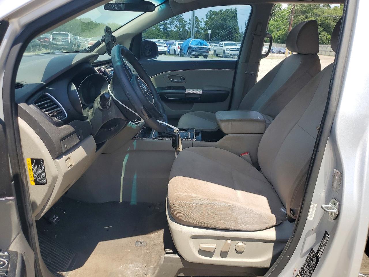 2015 Kia Sedona Lx Silver vin: KNDMB5C10F6038637