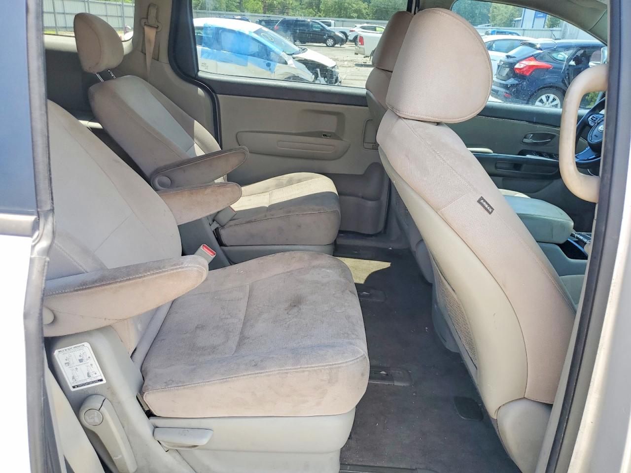 2015 Kia Sedona Lx Silver vin: KNDMB5C10F6038637