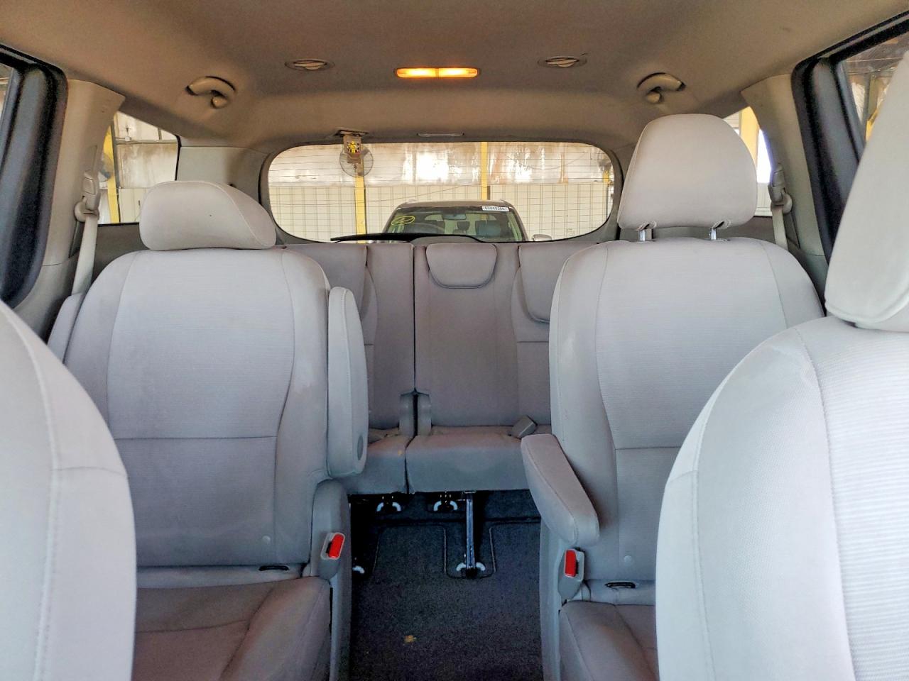 2015 Kia Sedona Lx White vin: KNDMB5C10F6045247