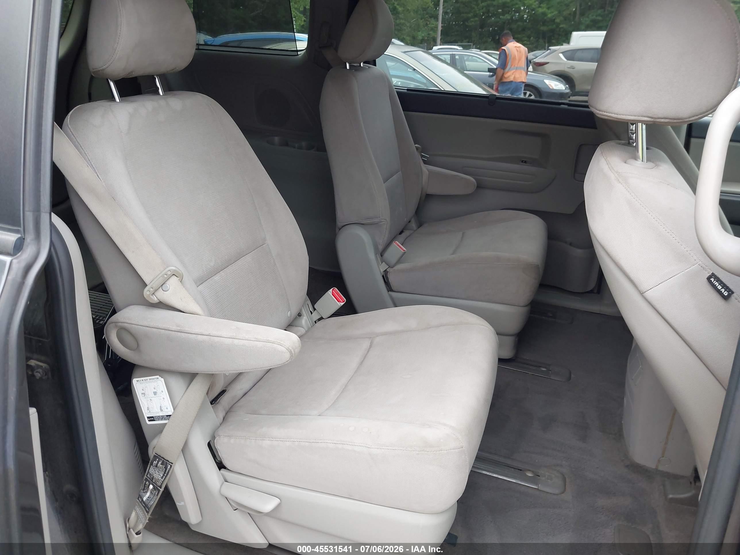 2015 Kia Sedona Lx Gray vin: KNDMB5C10F6069290