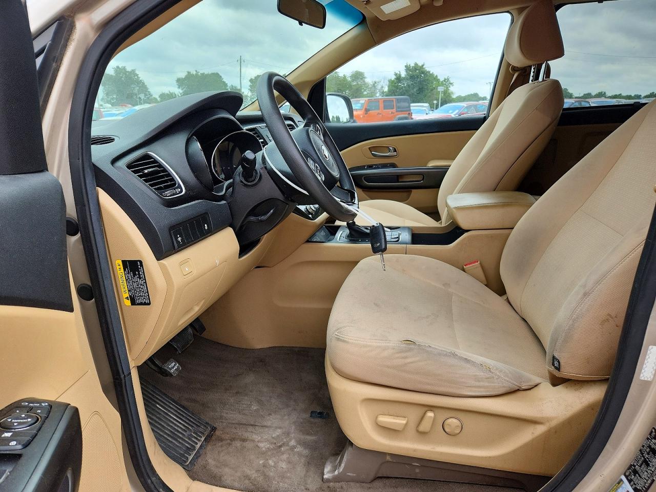 2016 Kia Sedona Lx Tan vin: KNDMB5C10G6098435