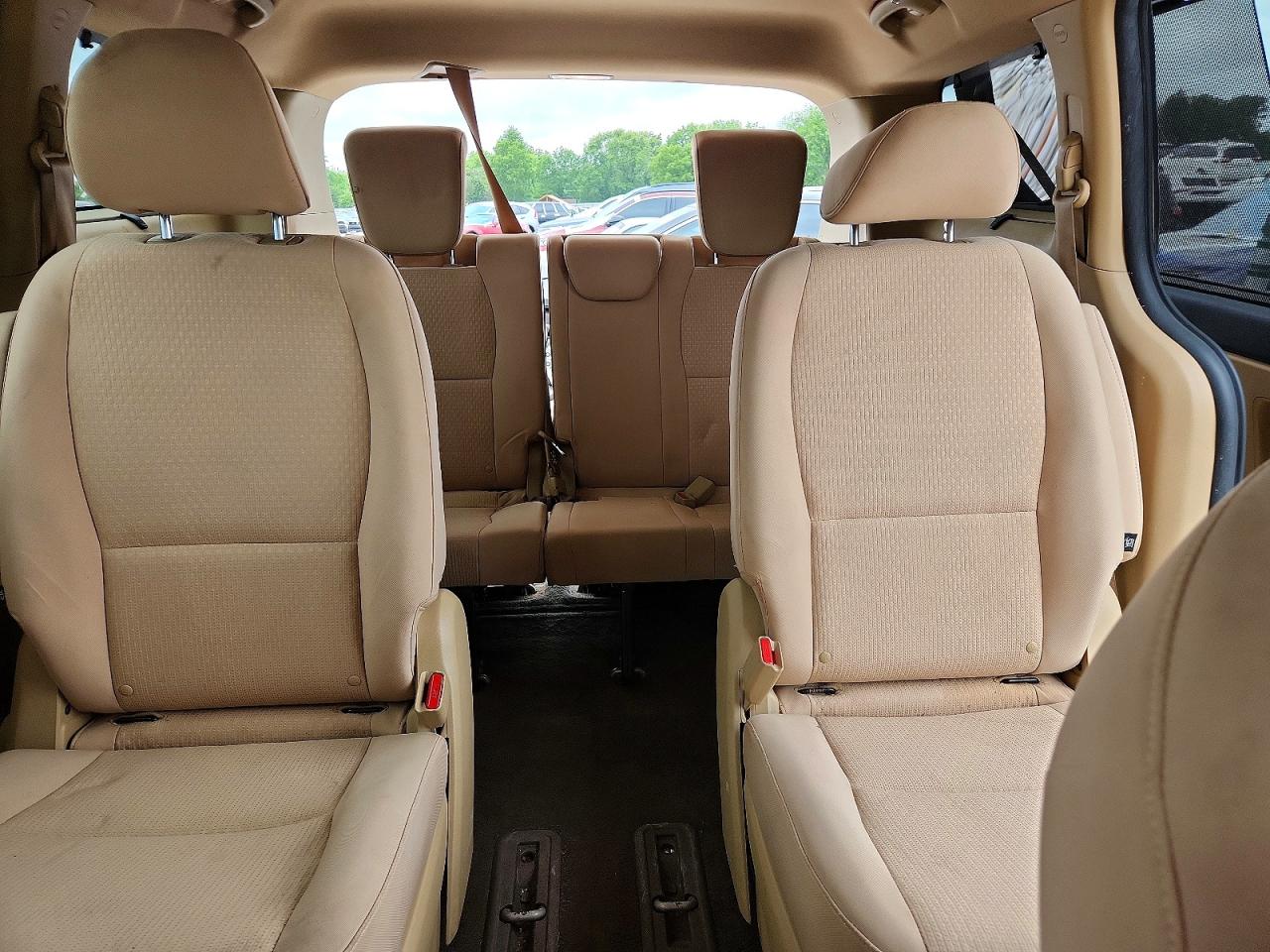 2016 Kia Sedona Lx Tan vin: KNDMB5C10G6098435