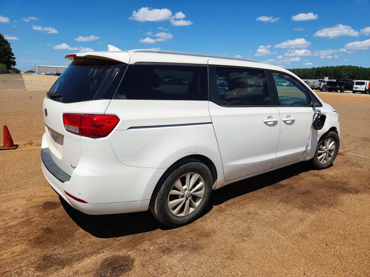 2015 Kia Sedona Lx White vin: KNDMB5C11F6021328