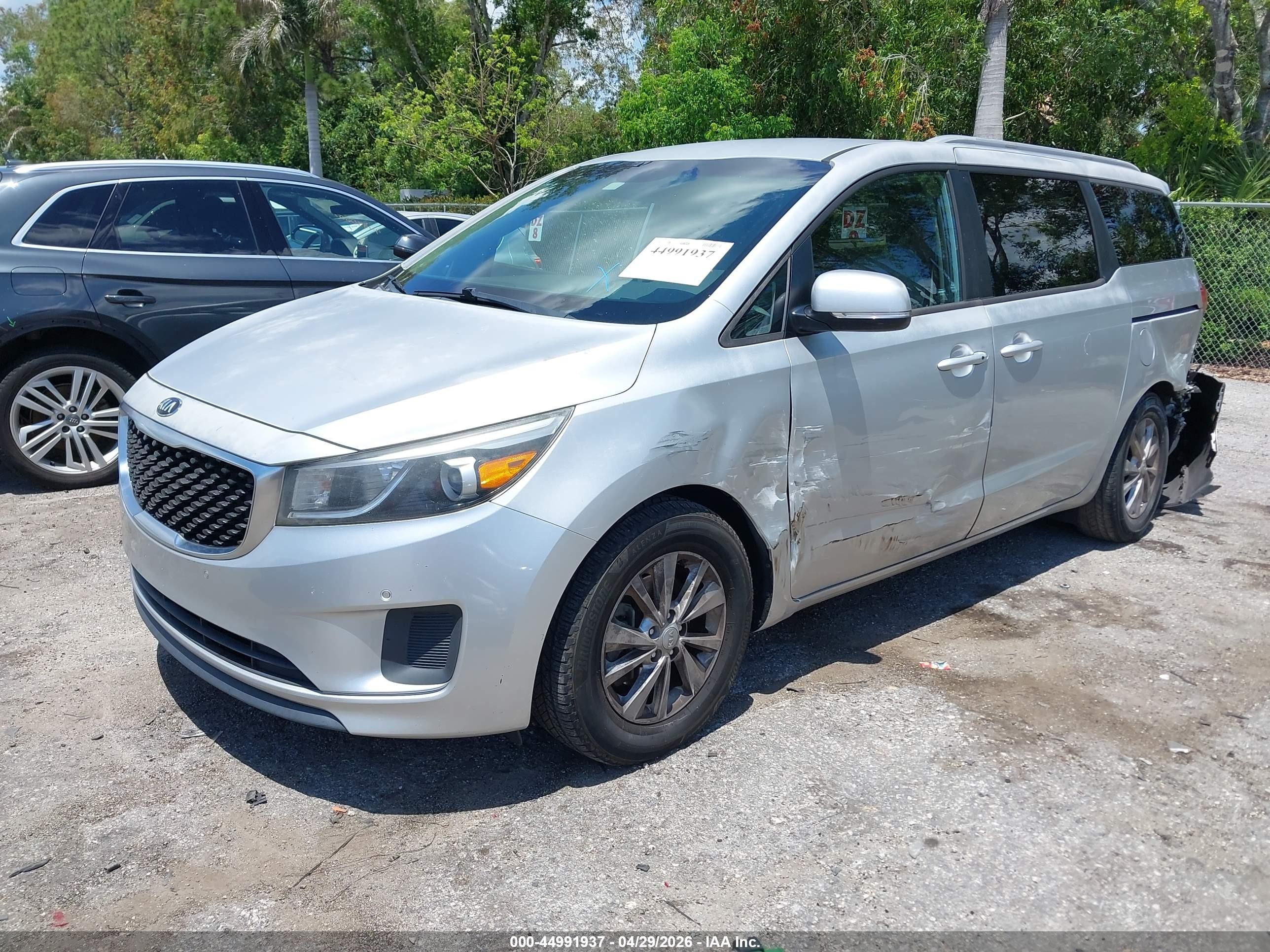 2017 Kia Sedona Lx Silver vin: KNDMB5C11H6249073