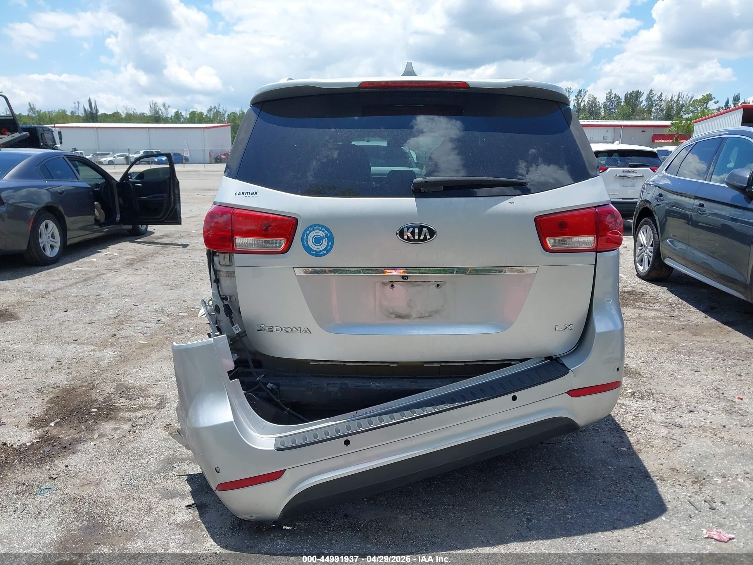 2017 Kia Sedona Lx Silver vin: KNDMB5C11H6249073