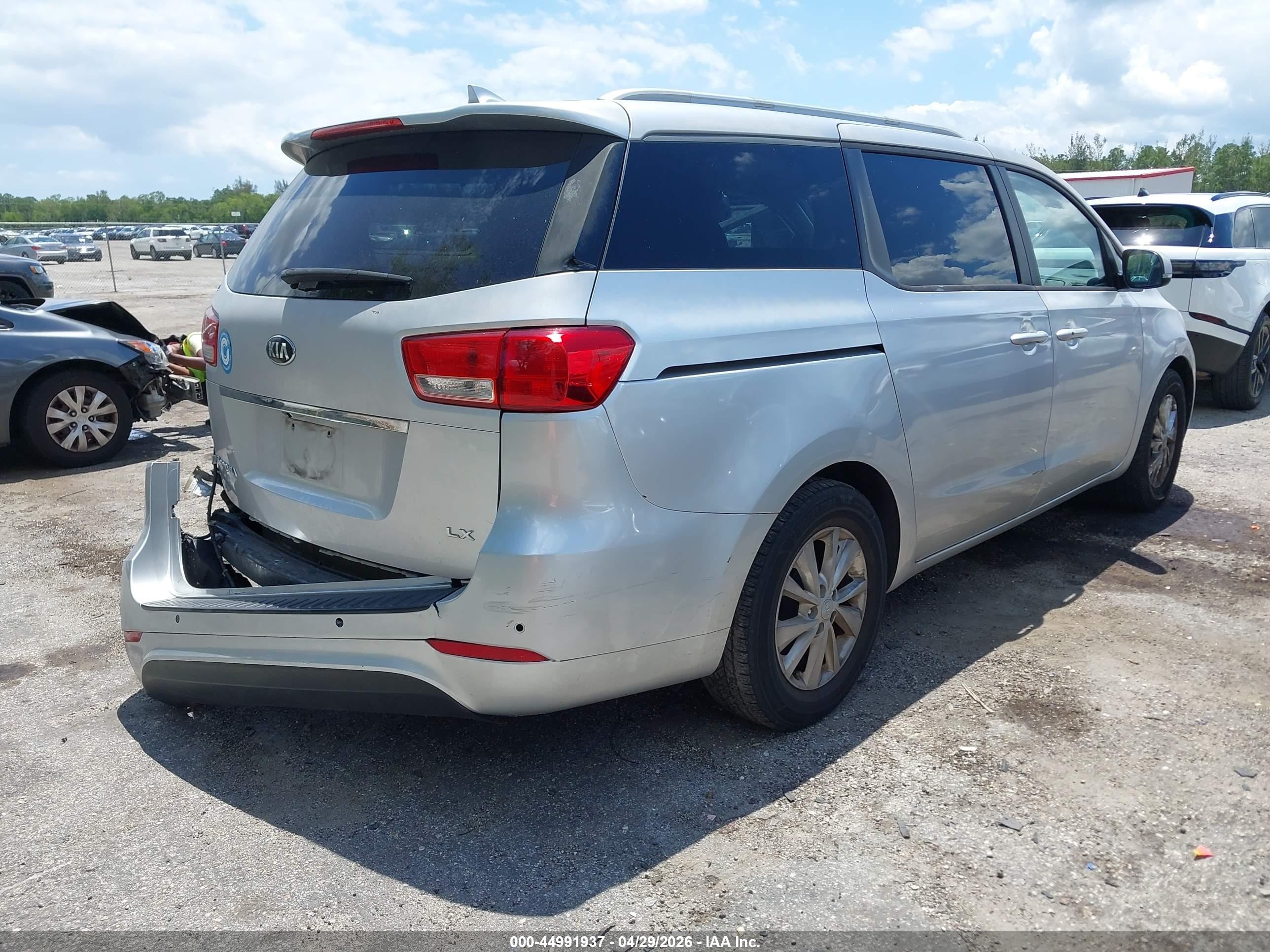 2017 Kia Sedona Lx Silver vin: KNDMB5C11H6249073