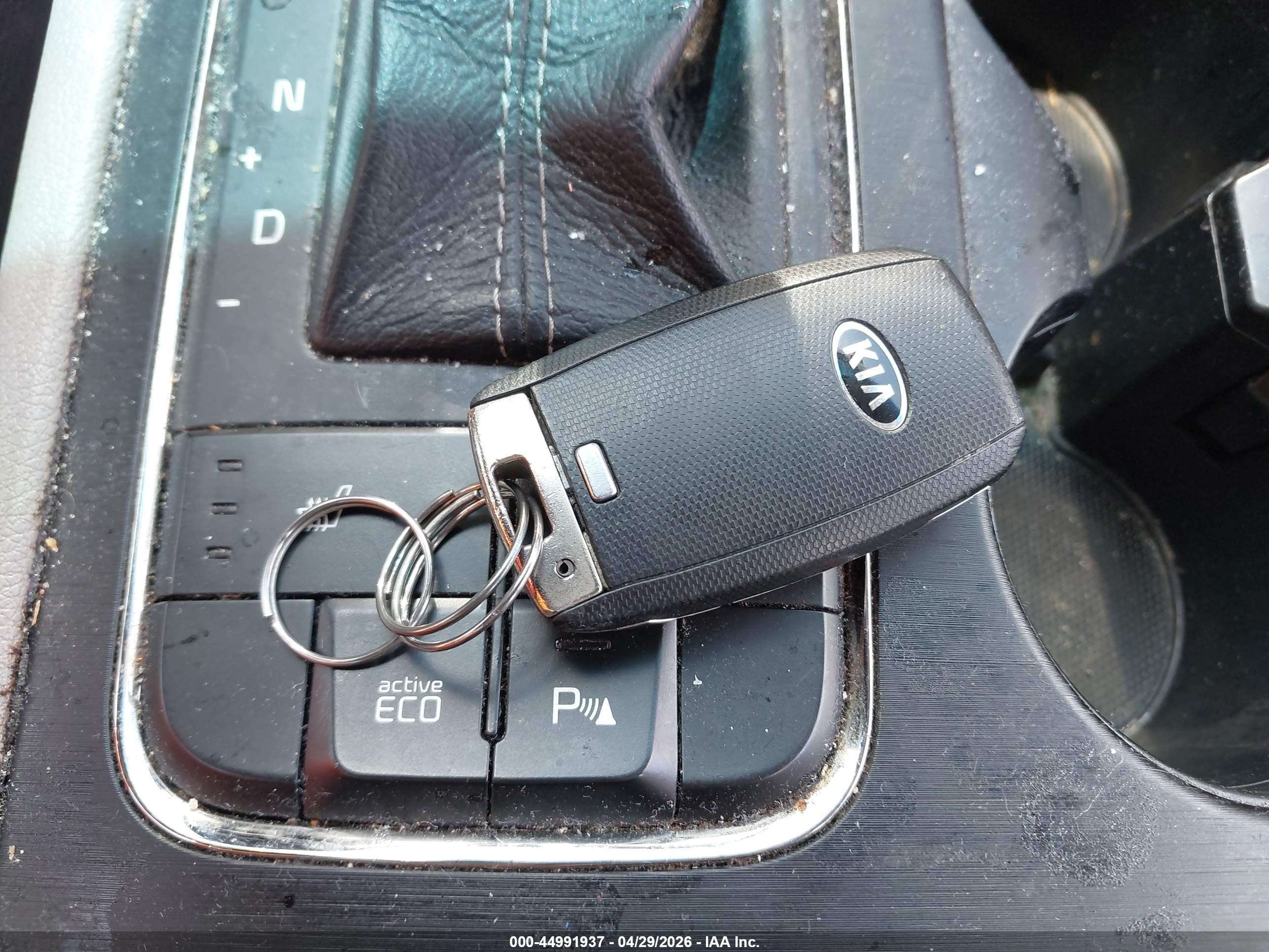 2017 Kia Sedona Lx Silver vin: KNDMB5C11H6249073