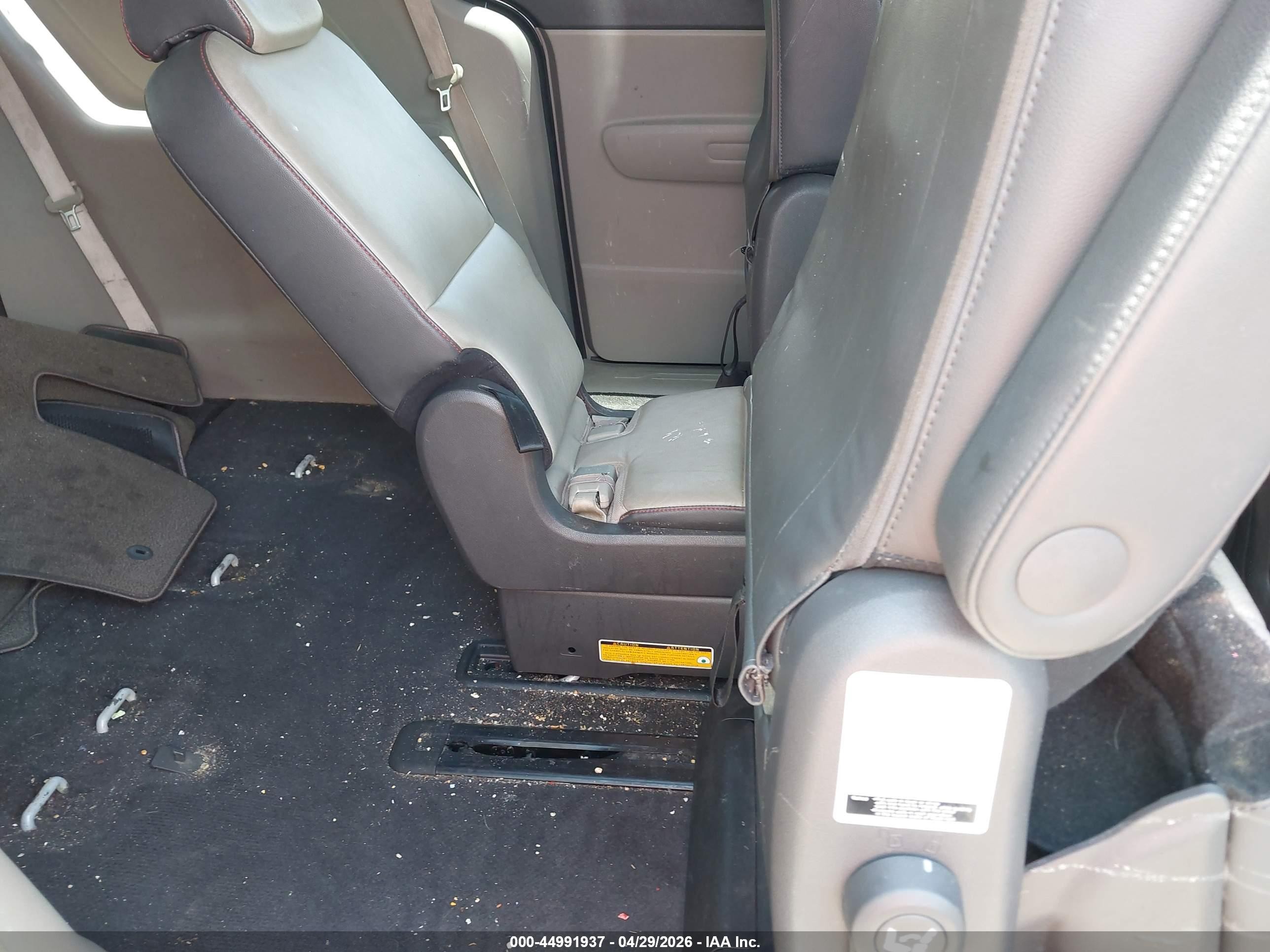 2017 Kia Sedona Lx Silver vin: KNDMB5C11H6249073