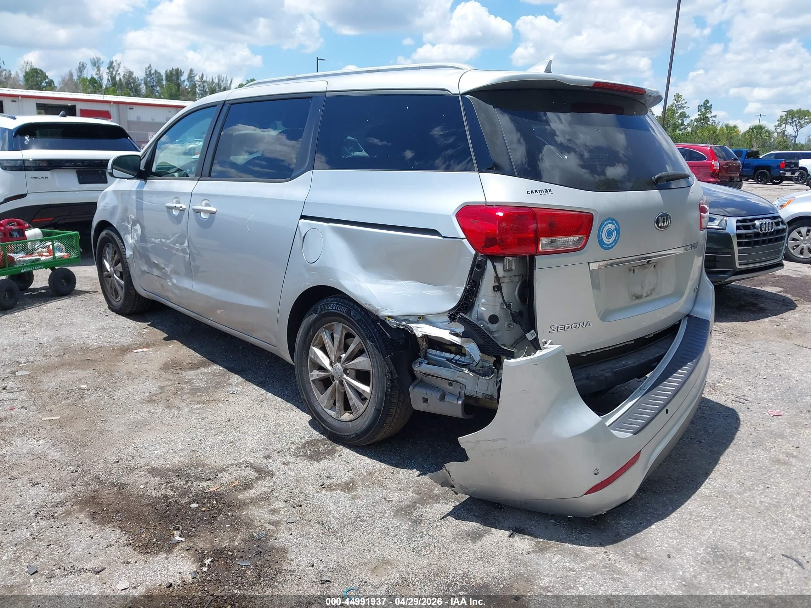 2017 Kia Sedona Lx Silver vin: KNDMB5C11H6249073