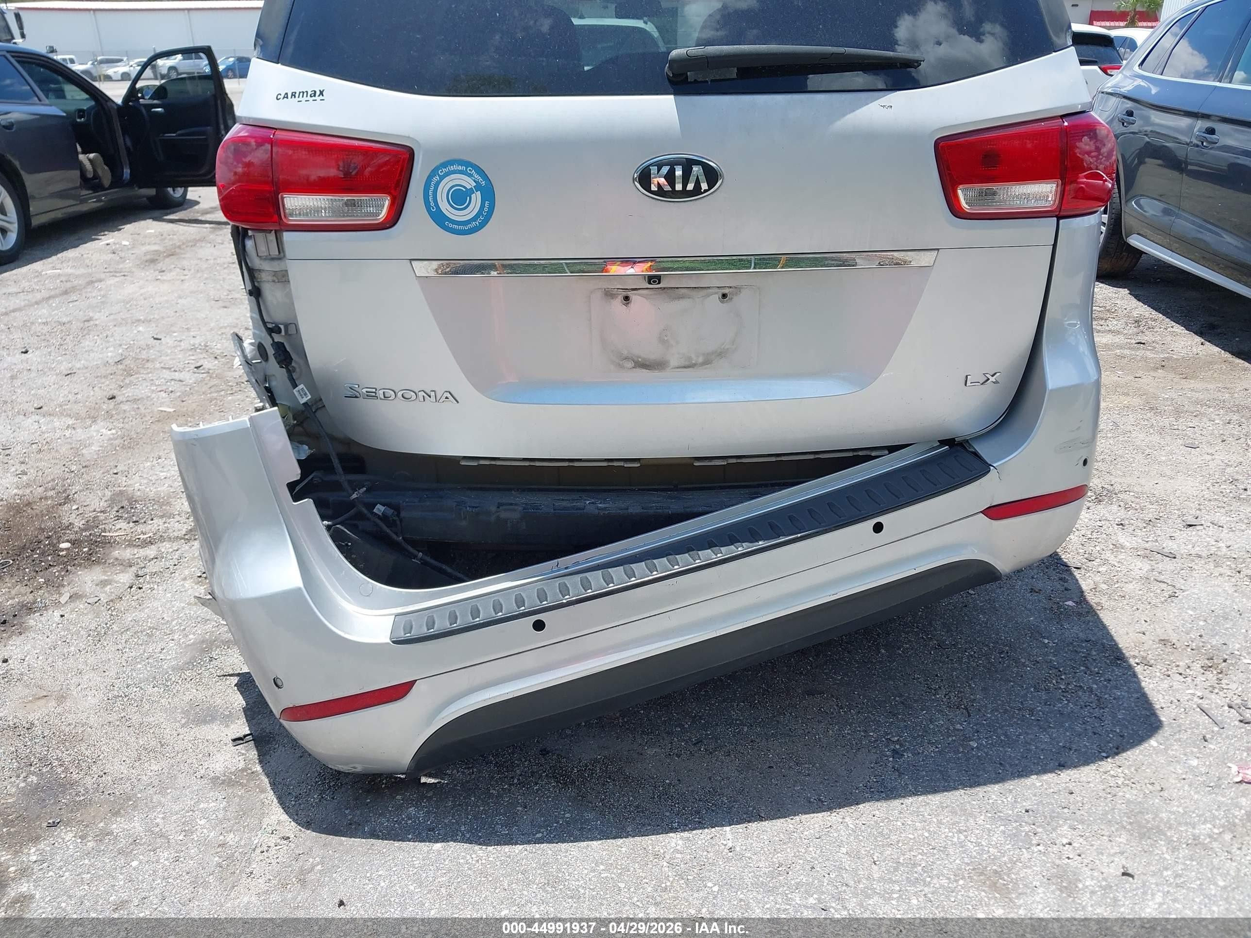 2017 Kia Sedona Lx Silver vin: KNDMB5C11H6249073