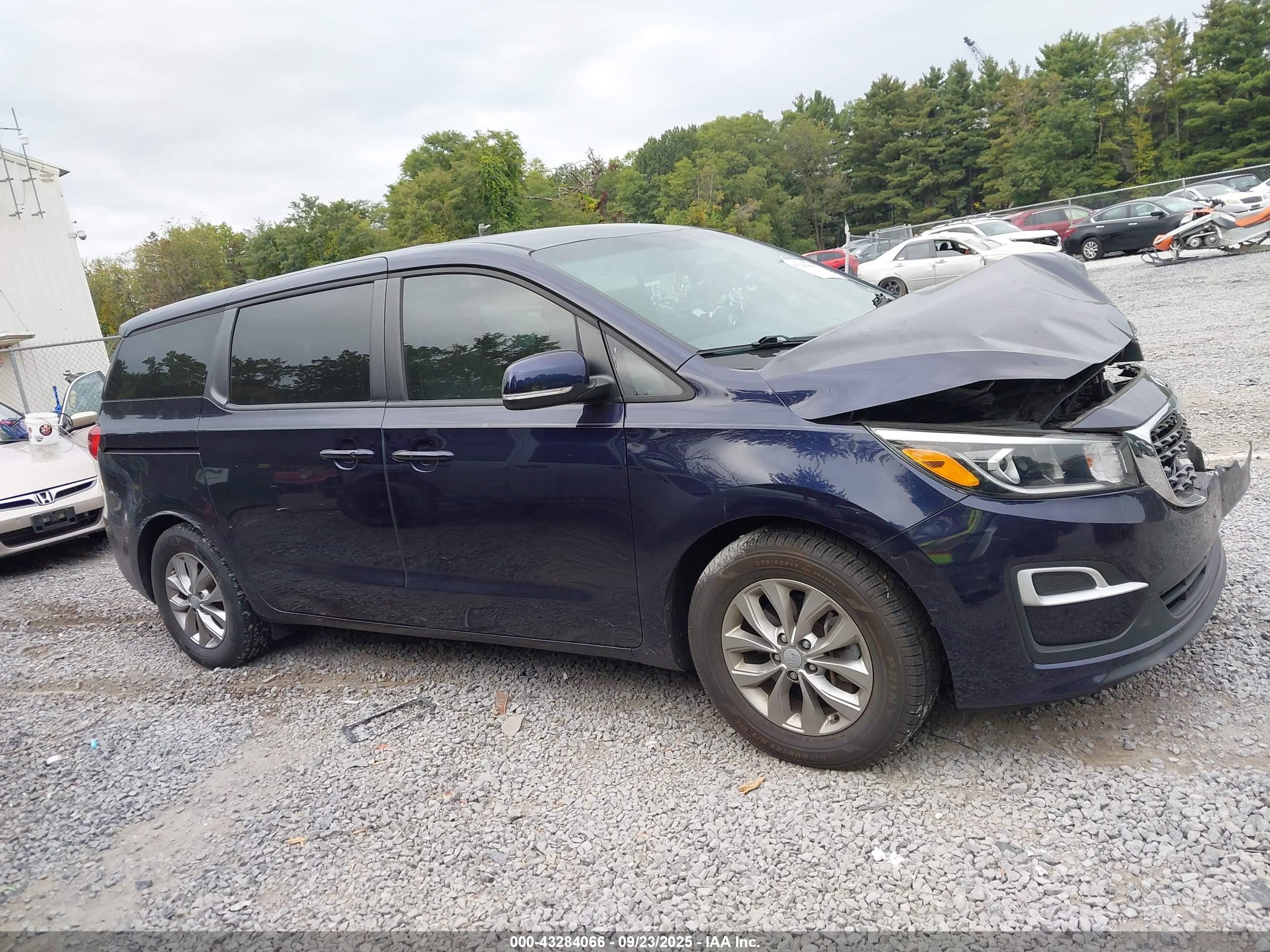 2020 Kia Sedona Lx Blue vin: KNDMB5C11L6619804