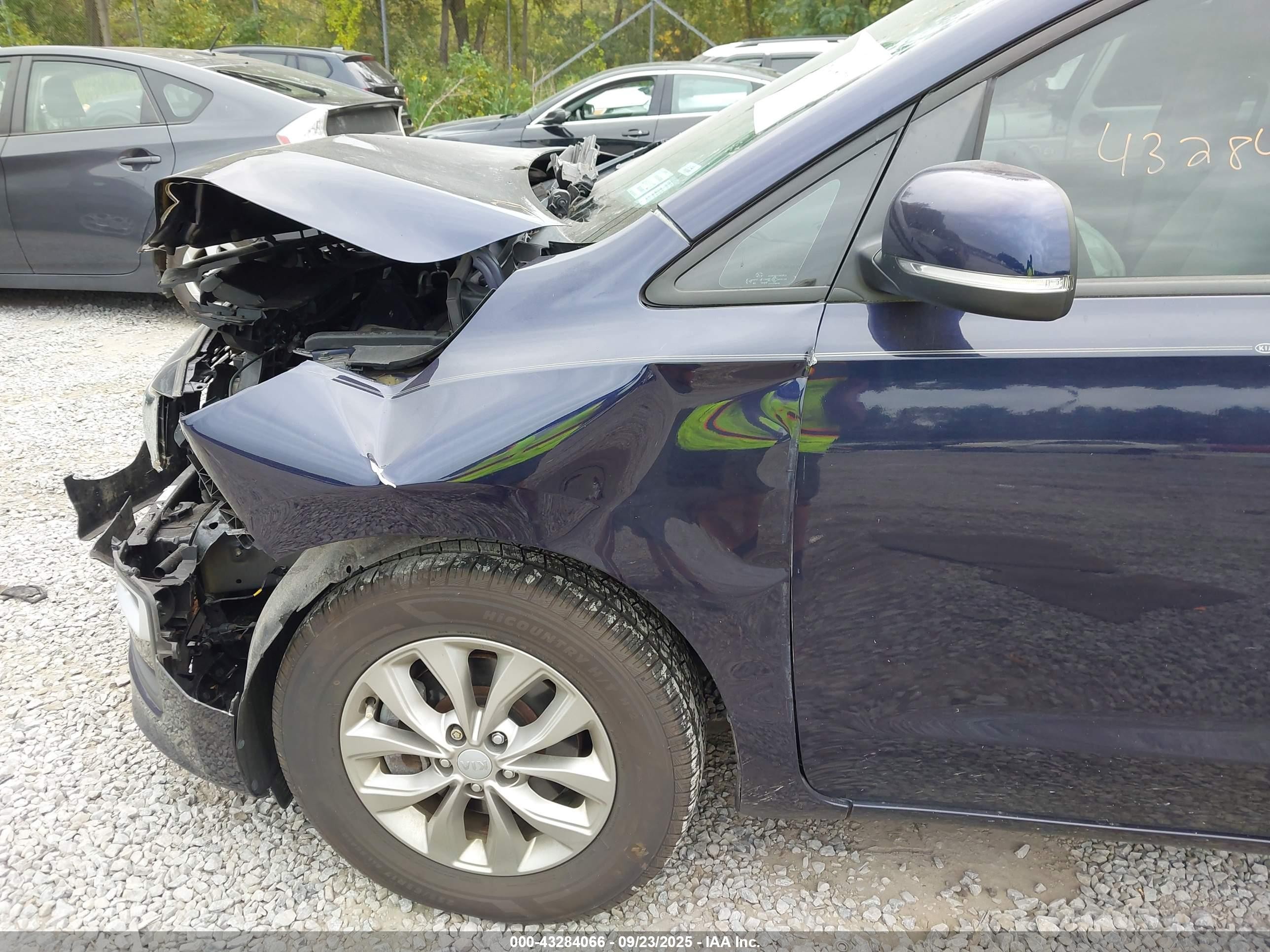2020 Kia Sedona Lx Blue vin: KNDMB5C11L6619804