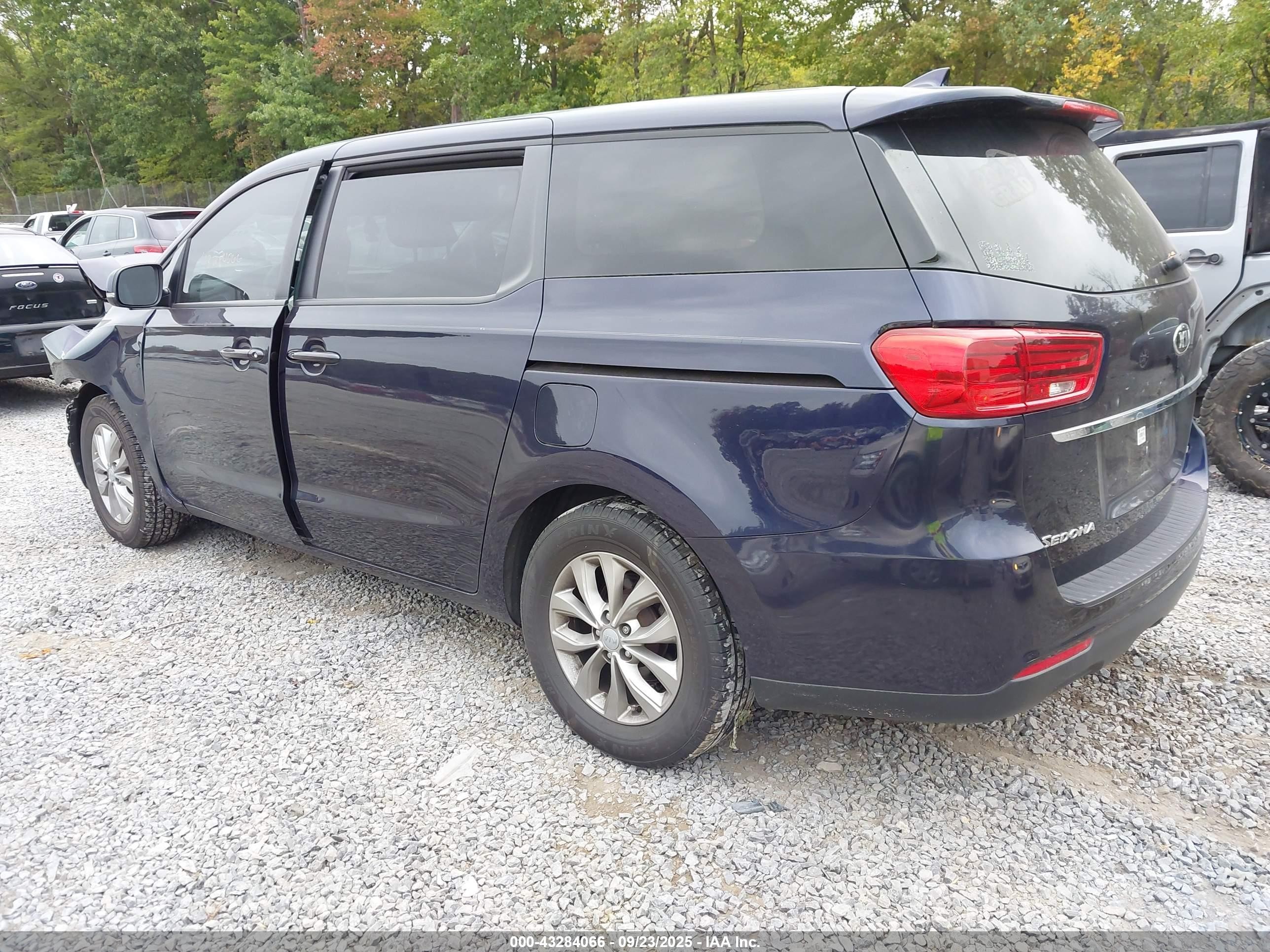 2020 Kia Sedona Lx Blue vin: KNDMB5C11L6619804