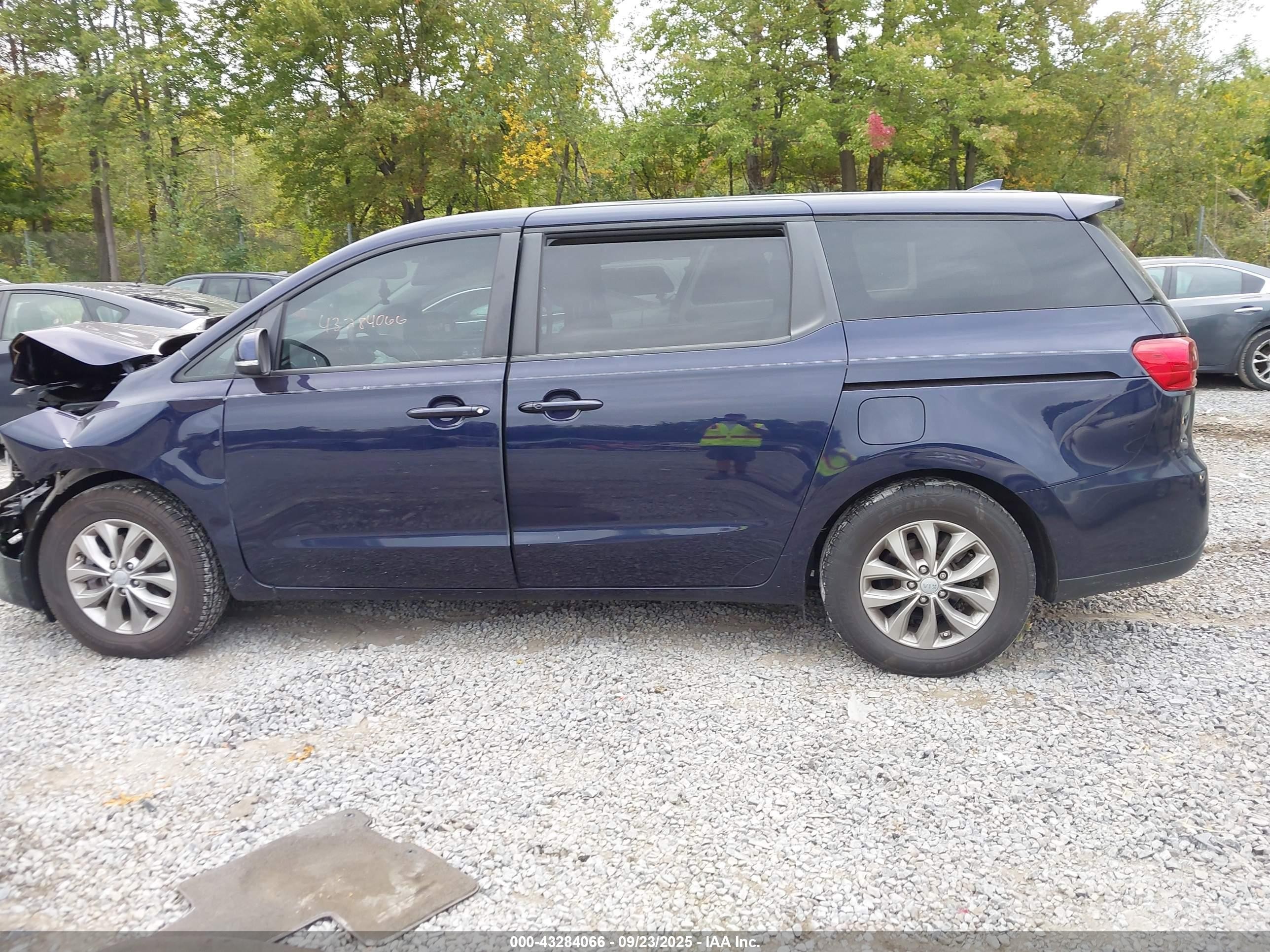 2020 Kia Sedona Lx Blue vin: KNDMB5C11L6619804