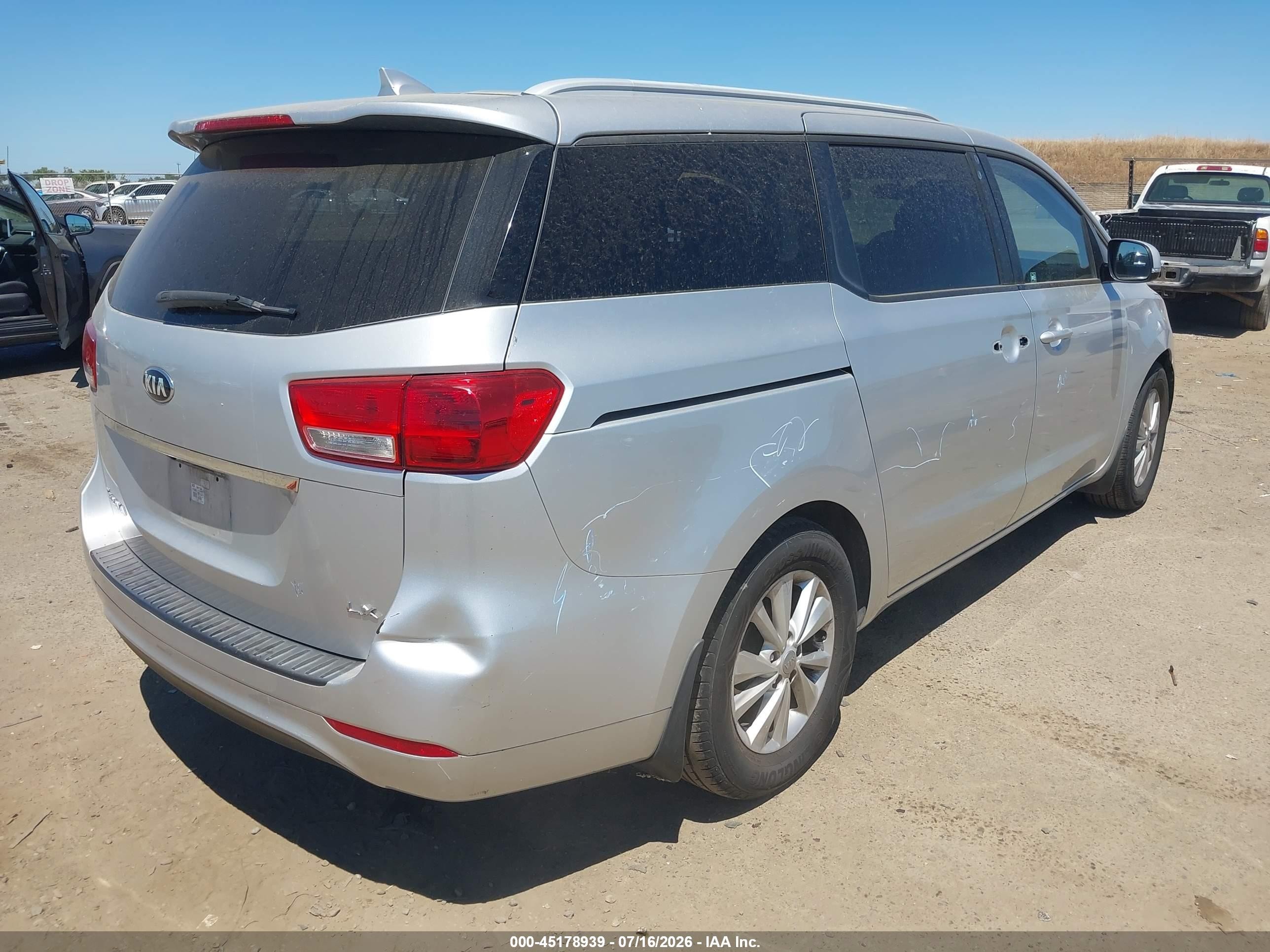 2015 Kia Sedona Lx Silver vin: KNDMB5C12F6051583