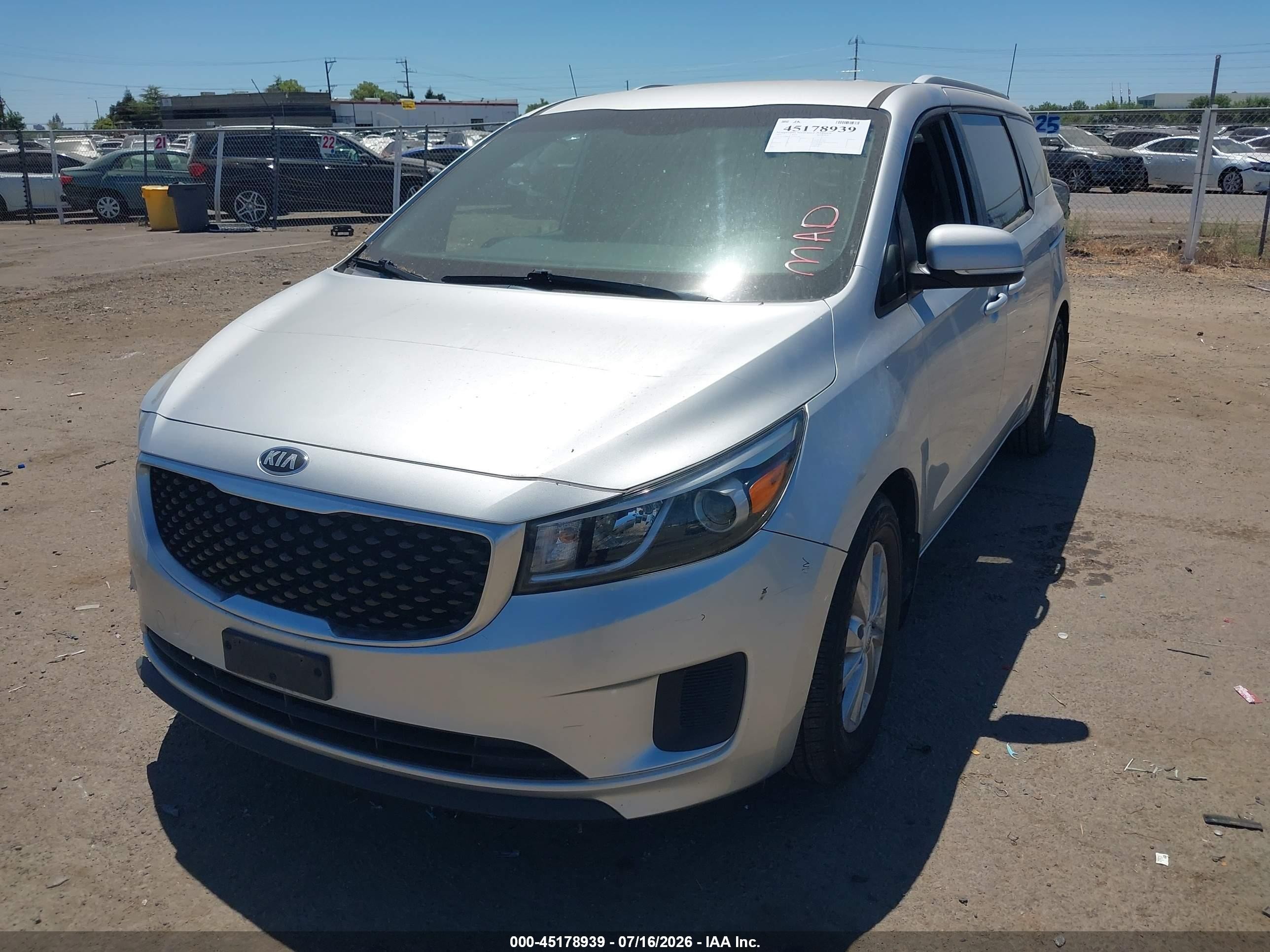 2015 Kia Sedona Lx Silver vin: KNDMB5C12F6051583