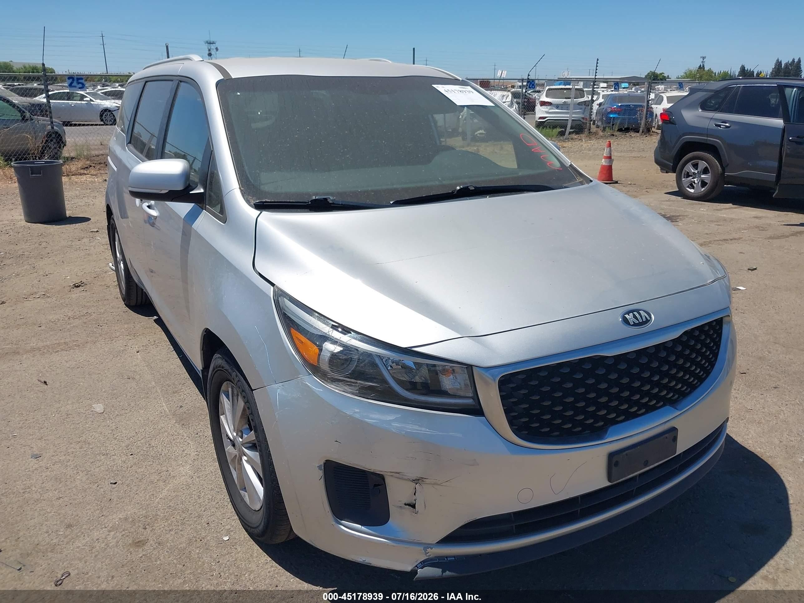 2015 Kia Sedona Lx Silver vin: KNDMB5C12F6051583