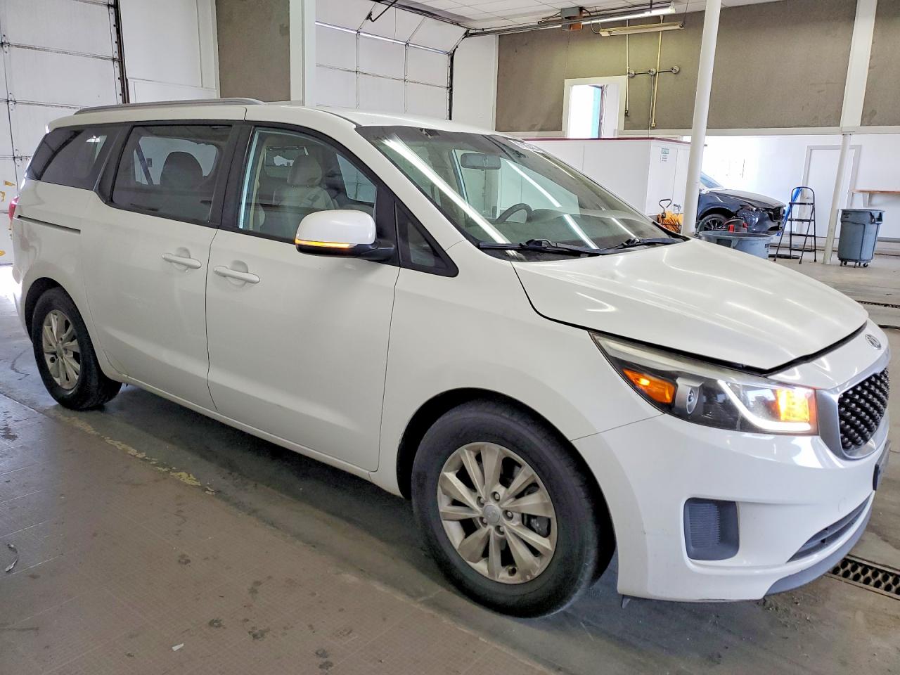2015 Kia Sedona Lx White vin: KNDMB5C12F6058016