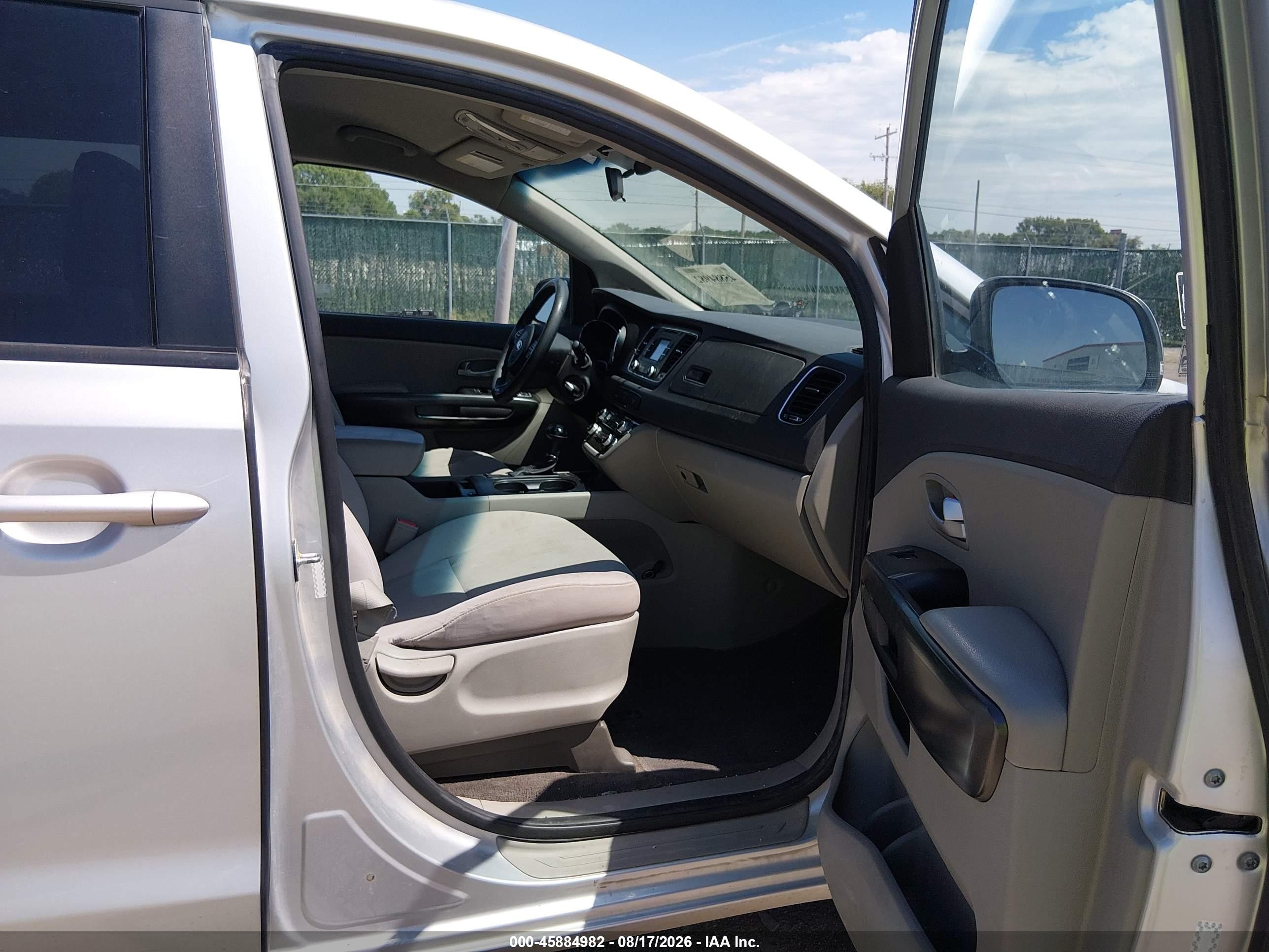 2016 Kia Sedona Lx Silver vin: KNDMB5C12G6142726