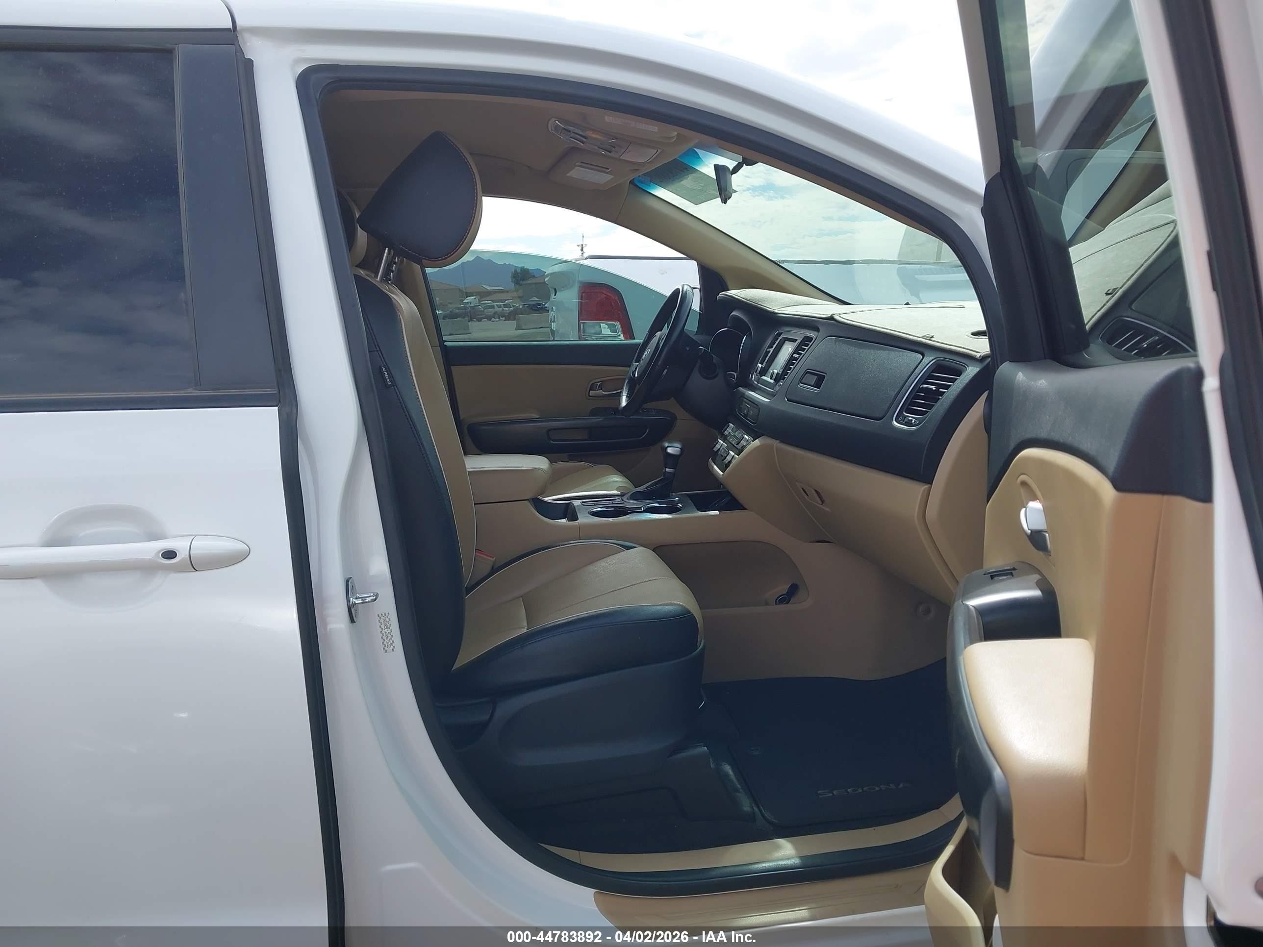 2021 Kia Sedona Ex White vin: KNDMB5C12M6675235