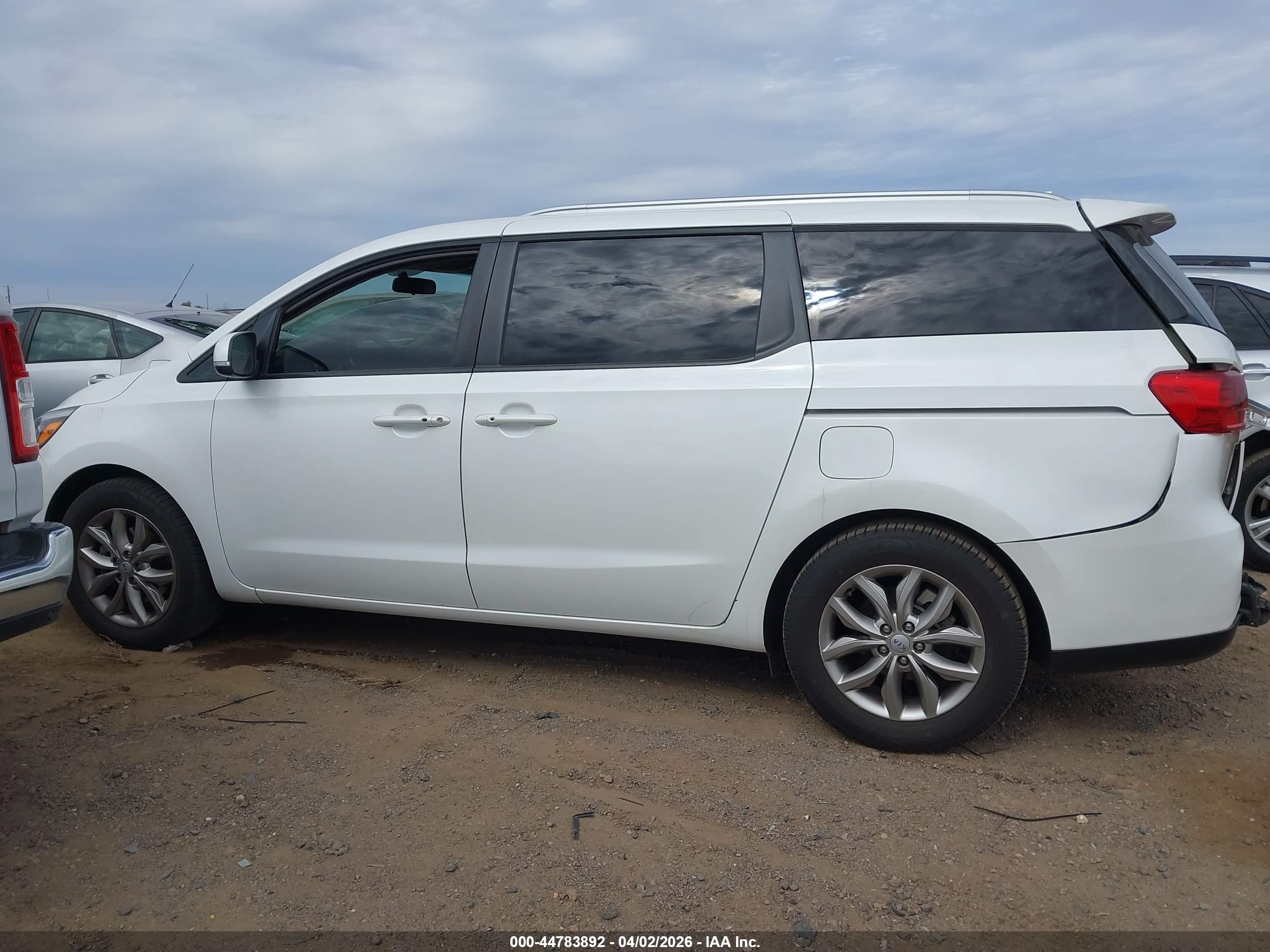 2021 Kia Sedona Ex White vin: KNDMB5C12M6675235