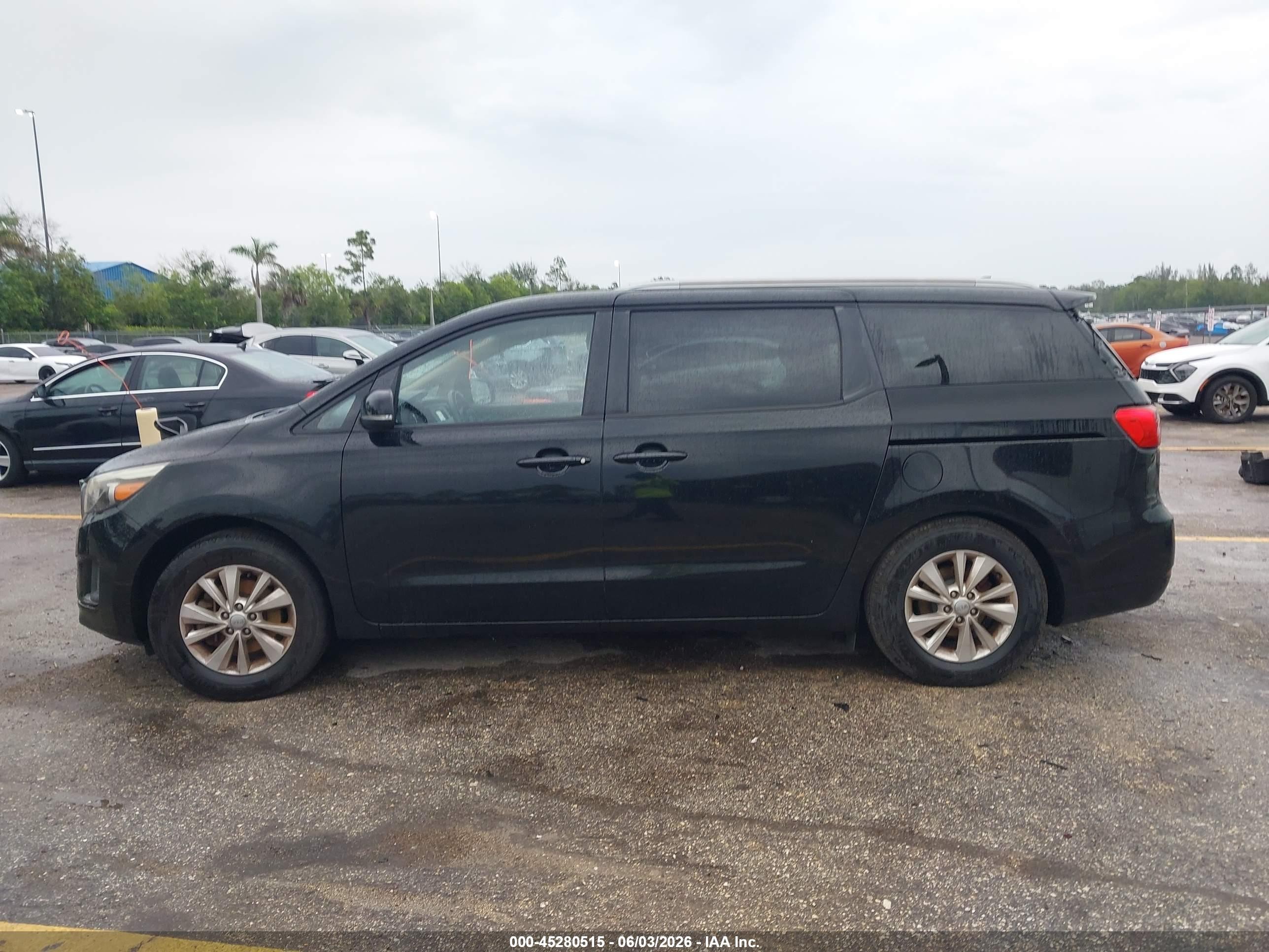 2015 Kia Sedona Lx Black vin: KNDMB5C13F6042617