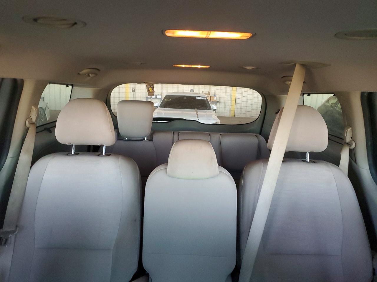 2015 Kia Sedona Lx Silver vin: KNDMB5C13F6073687