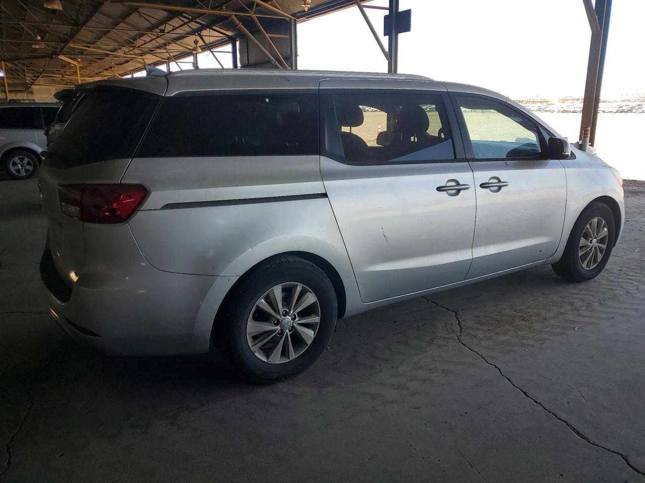 2015 Kia Sedona Lx Silver vin: KNDMB5C13F6073687