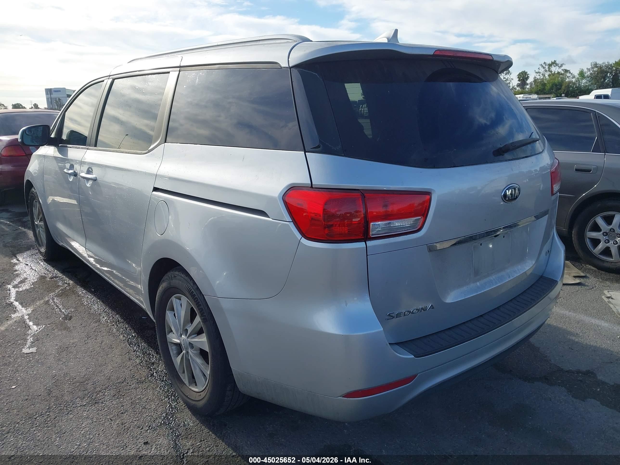 2015 Kia Sedona Lx Silver vin: KNDMB5C14F6076100