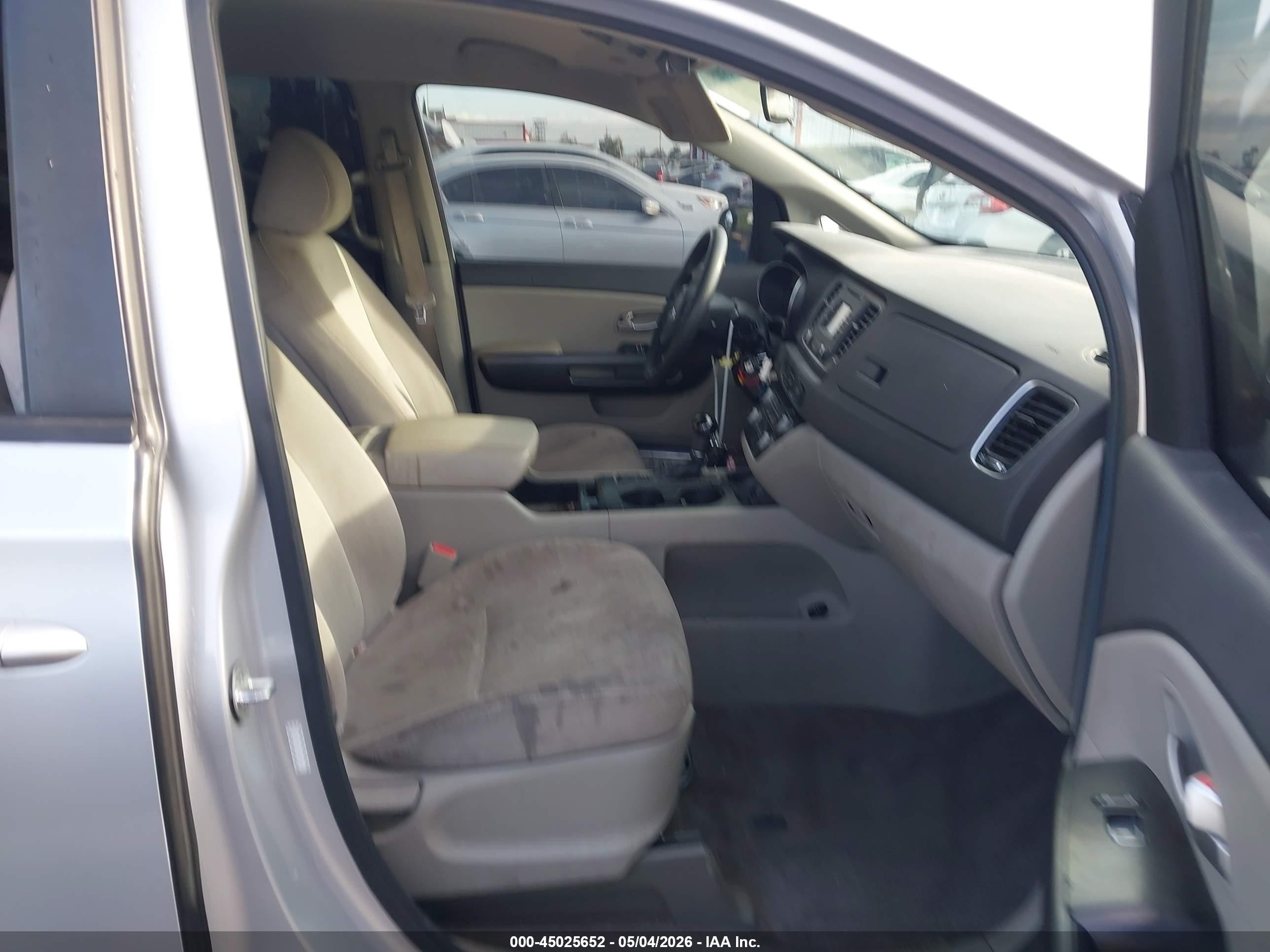 2015 Kia Sedona Lx Silver vin: KNDMB5C14F6076100