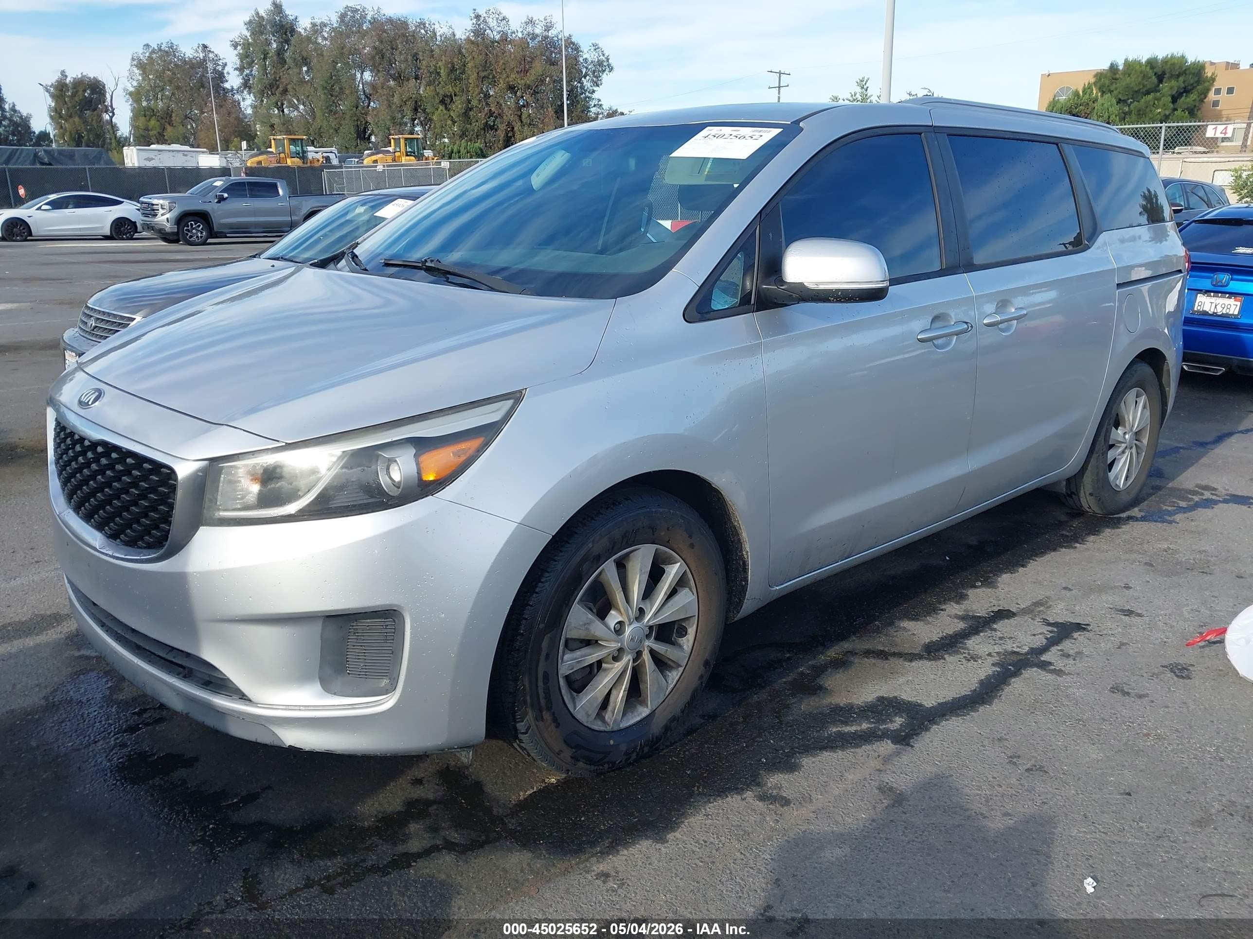 2015 Kia Sedona Lx Silver vin: KNDMB5C14F6076100