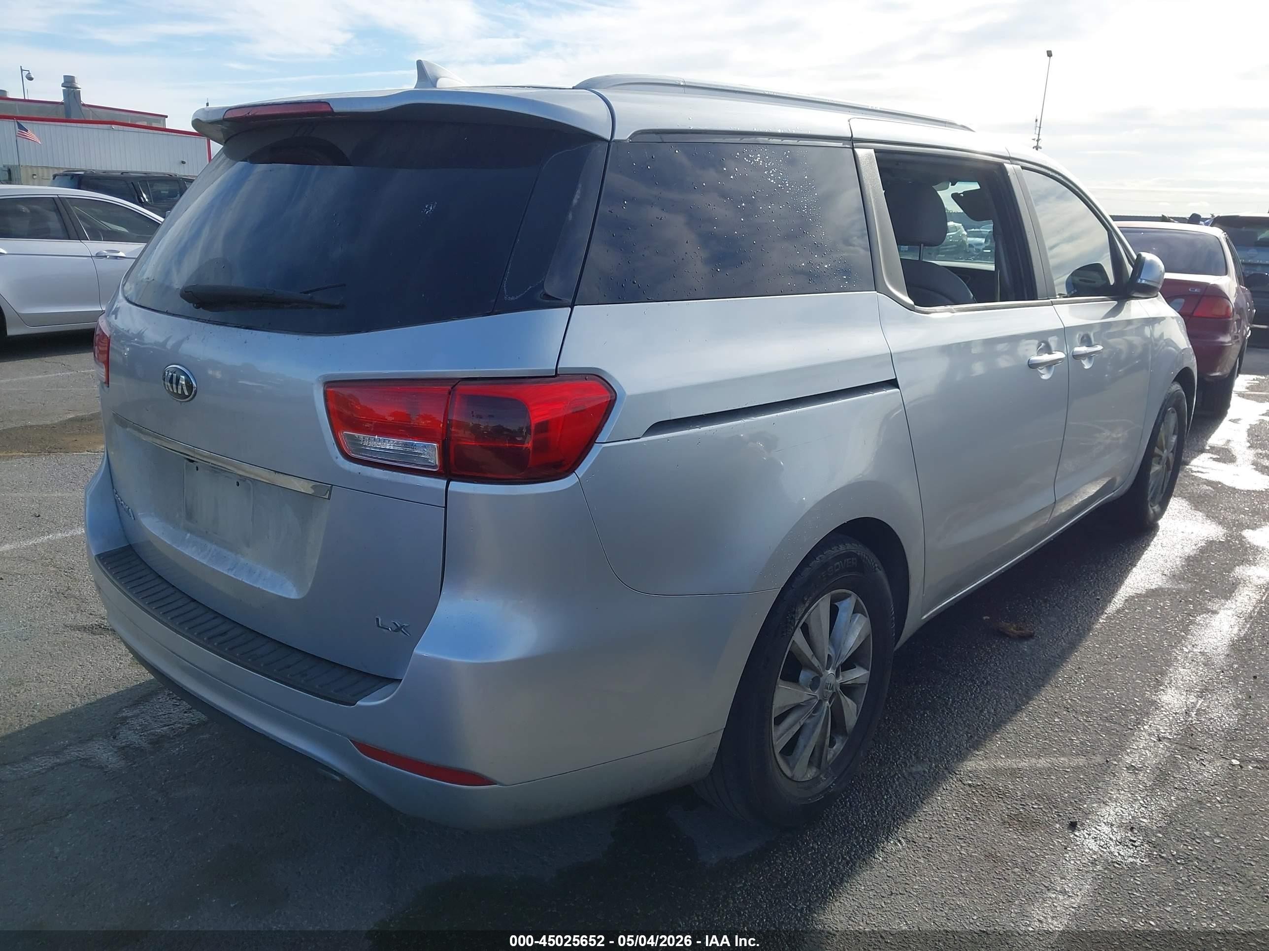 2015 Kia Sedona Lx Silver vin: KNDMB5C14F6076100
