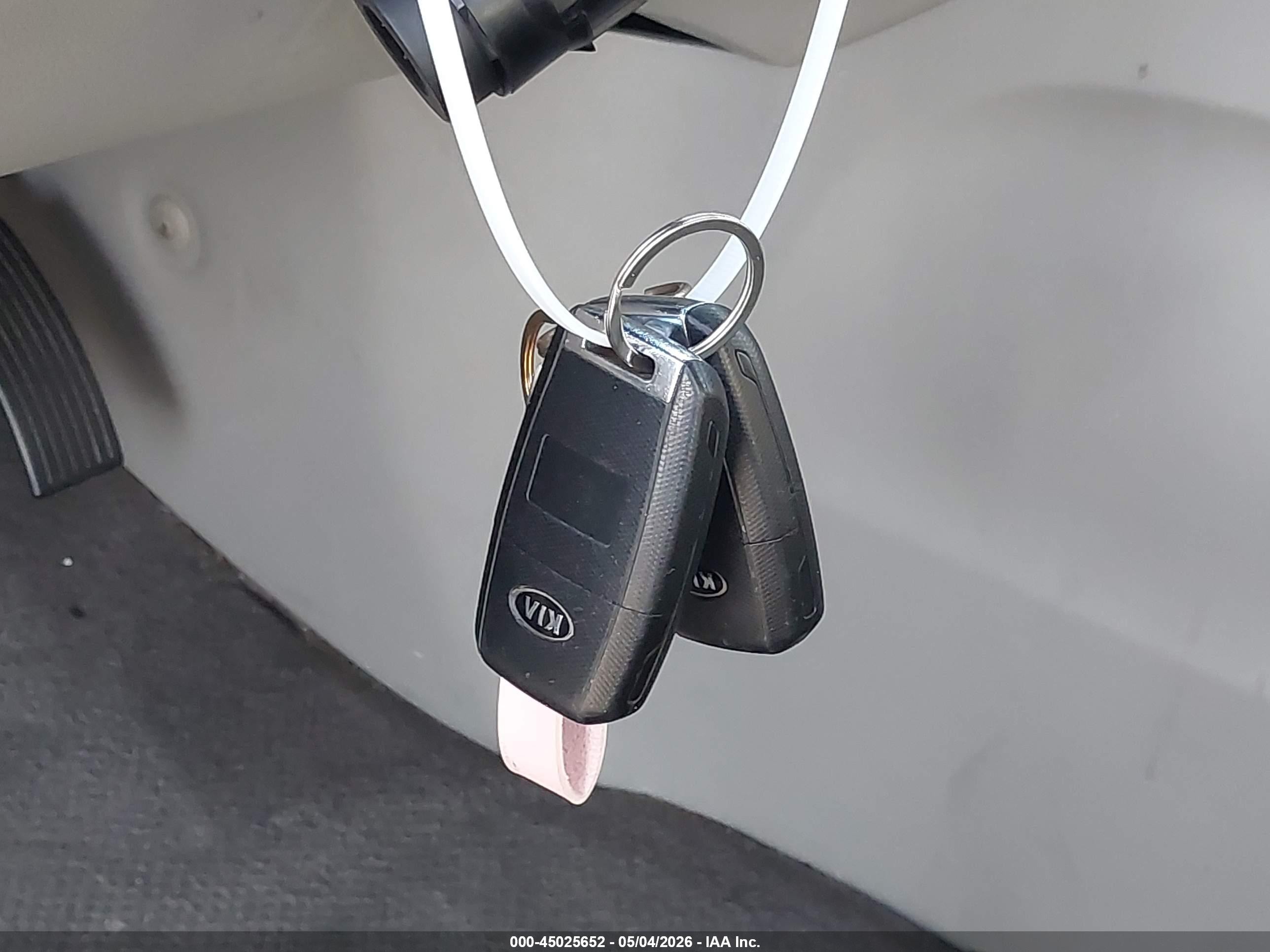 2015 Kia Sedona Lx Silver vin: KNDMB5C14F6076100