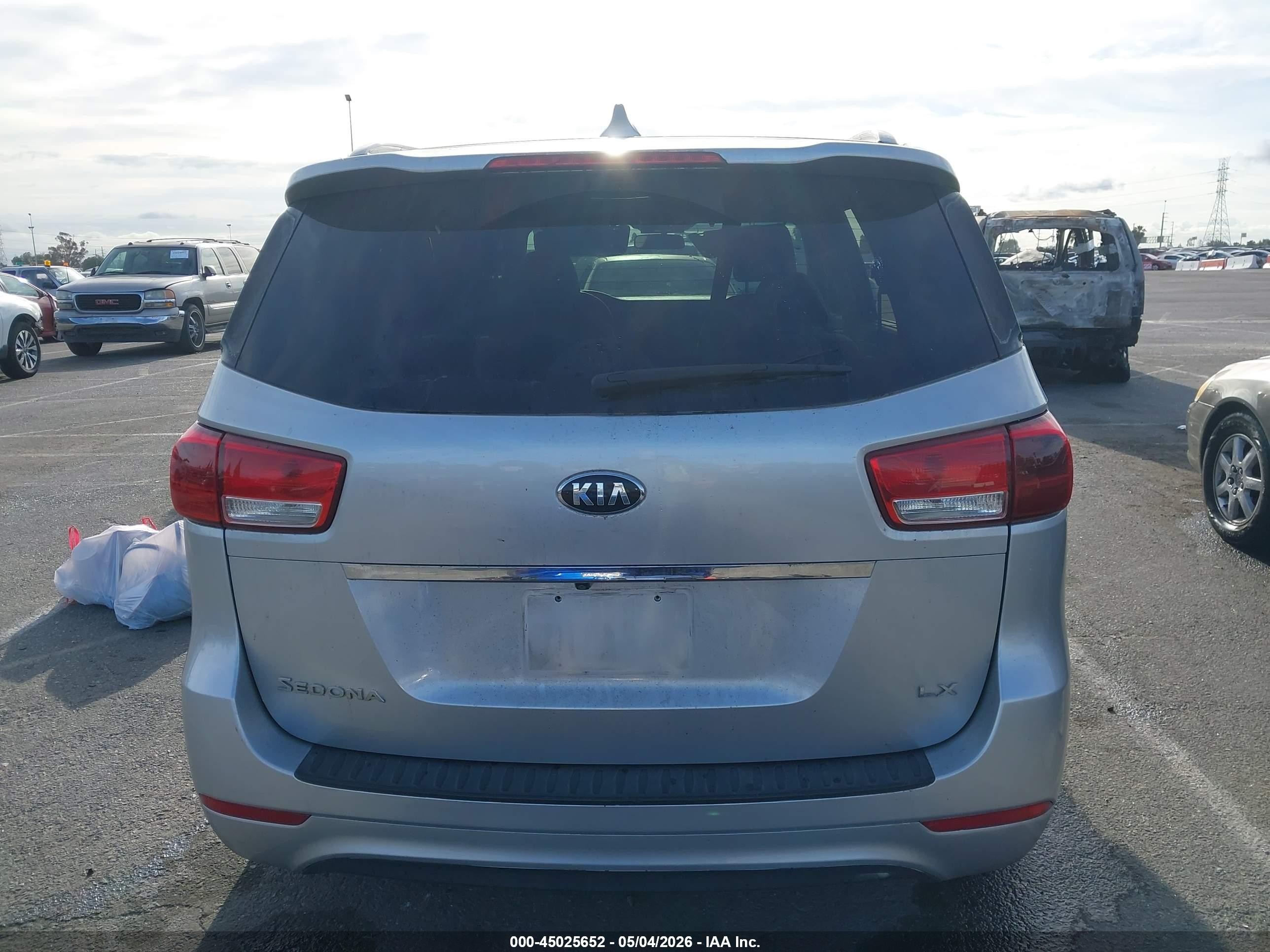 2015 Kia Sedona Lx Silver vin: KNDMB5C14F6076100