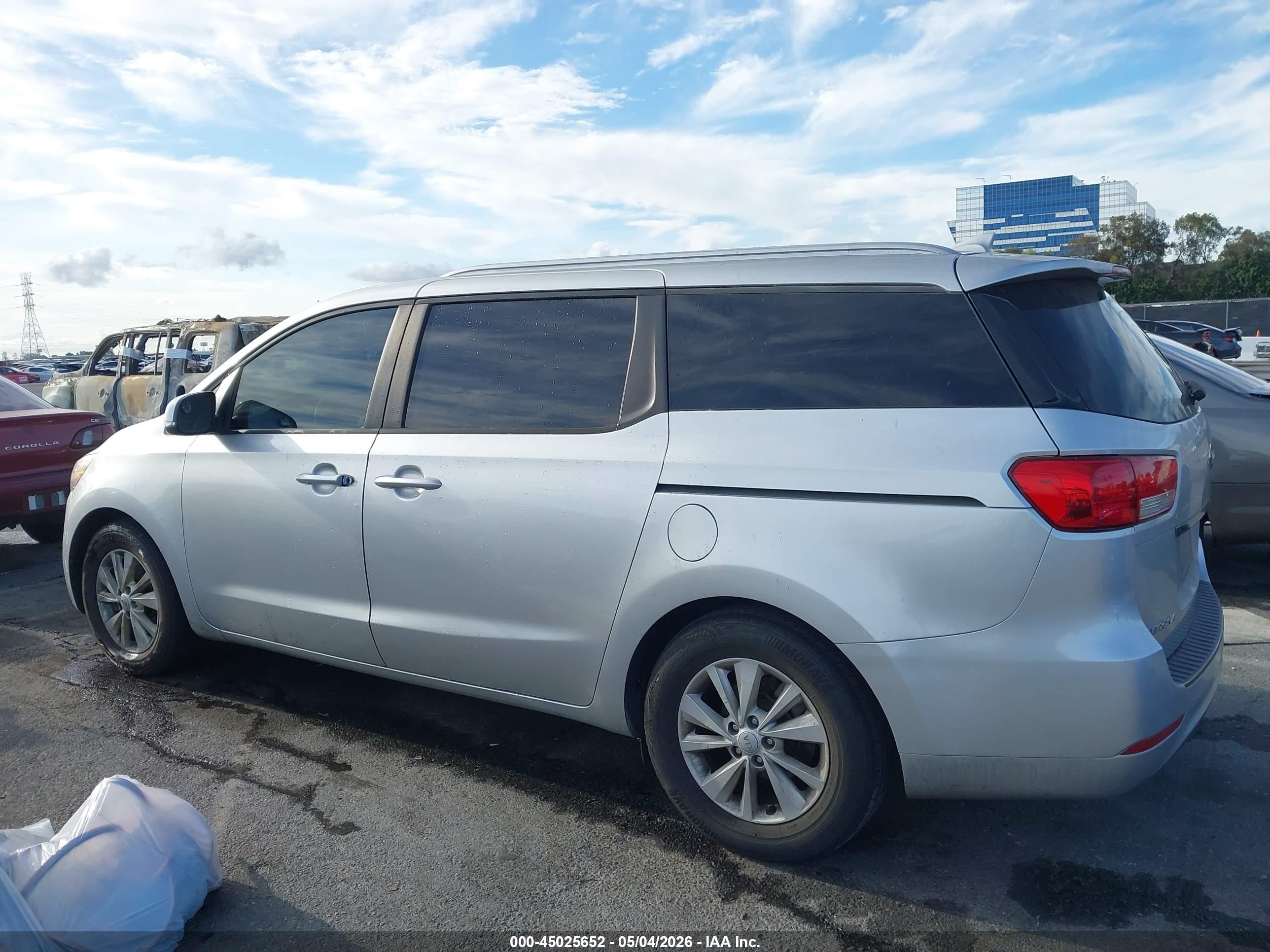 2015 Kia Sedona Lx Silver vin: KNDMB5C14F6076100