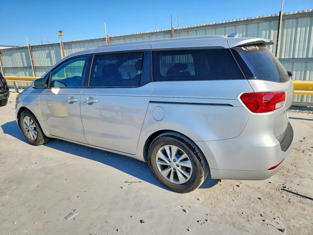 2016 Kia Sedona Lx Серебряный vin: KNDMB5C14G6188008