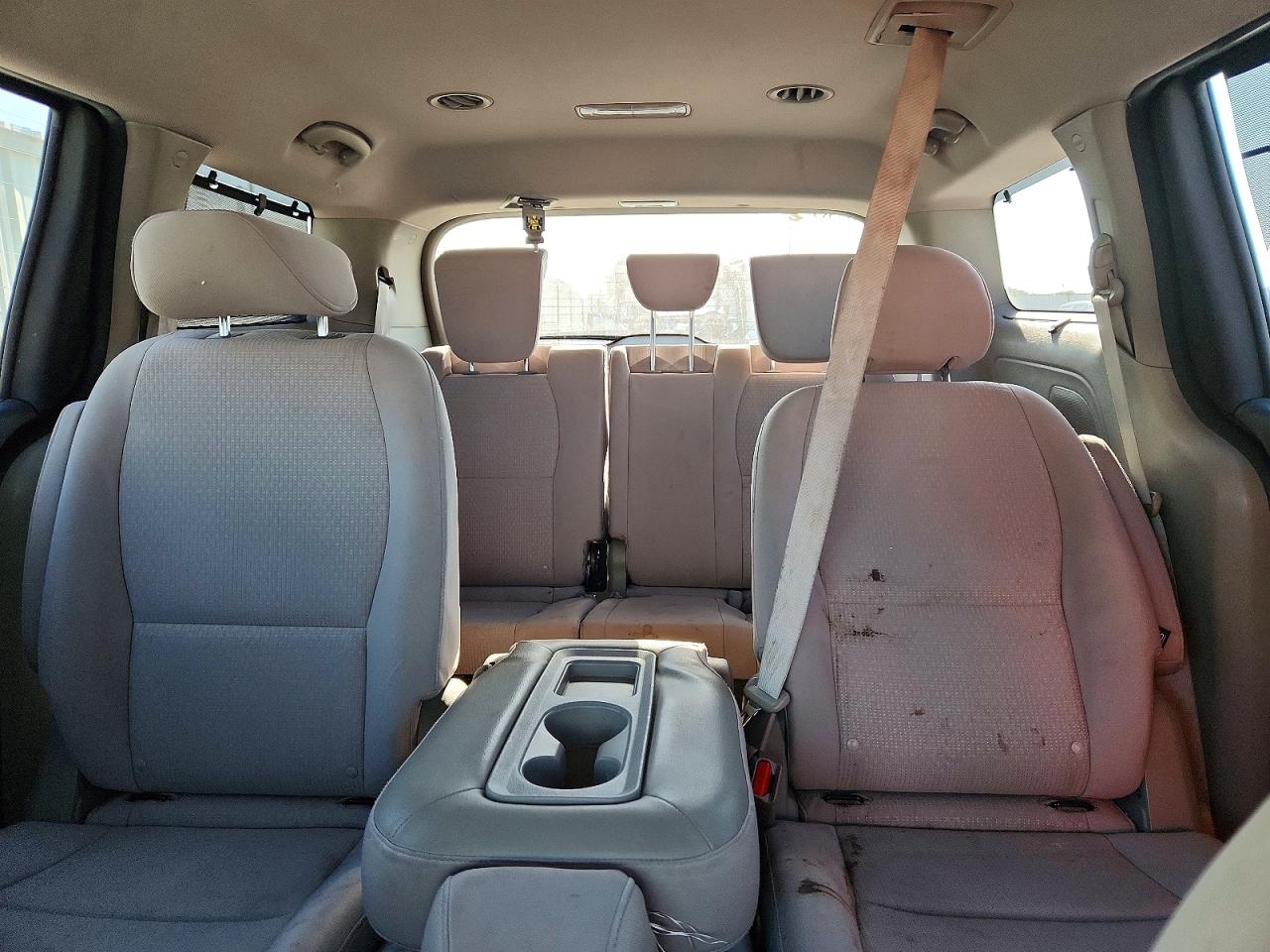 2016 Kia Sedona Lx Серебряный vin: KNDMB5C14G6188008