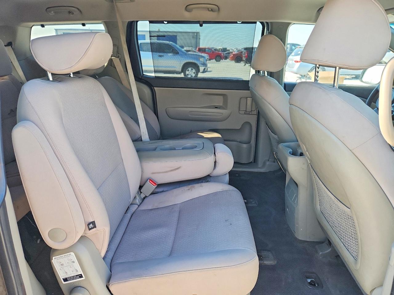 2016 Kia Sedona Lx Серебряный vin: KNDMB5C14G6188008