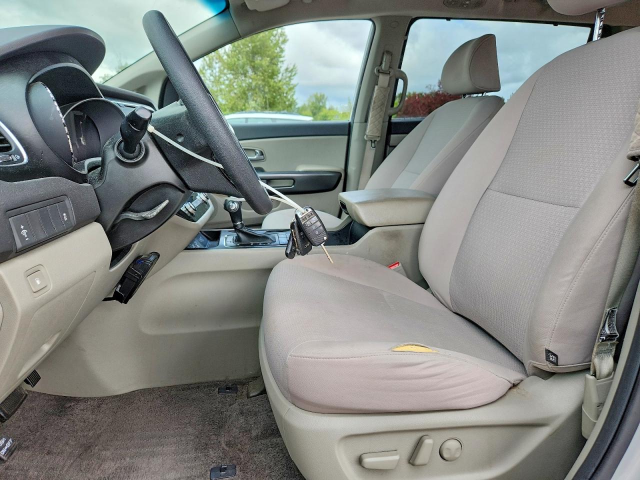 2016 Kia Sedona Lx Silver vin: KNDMB5C14G6198599