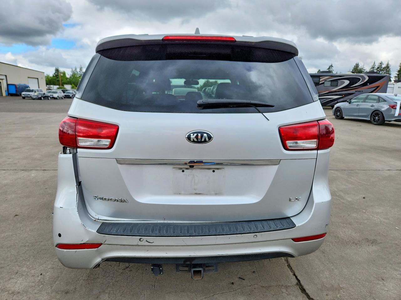 2016 Kia Sedona Lx Silver vin: KNDMB5C14G6198599