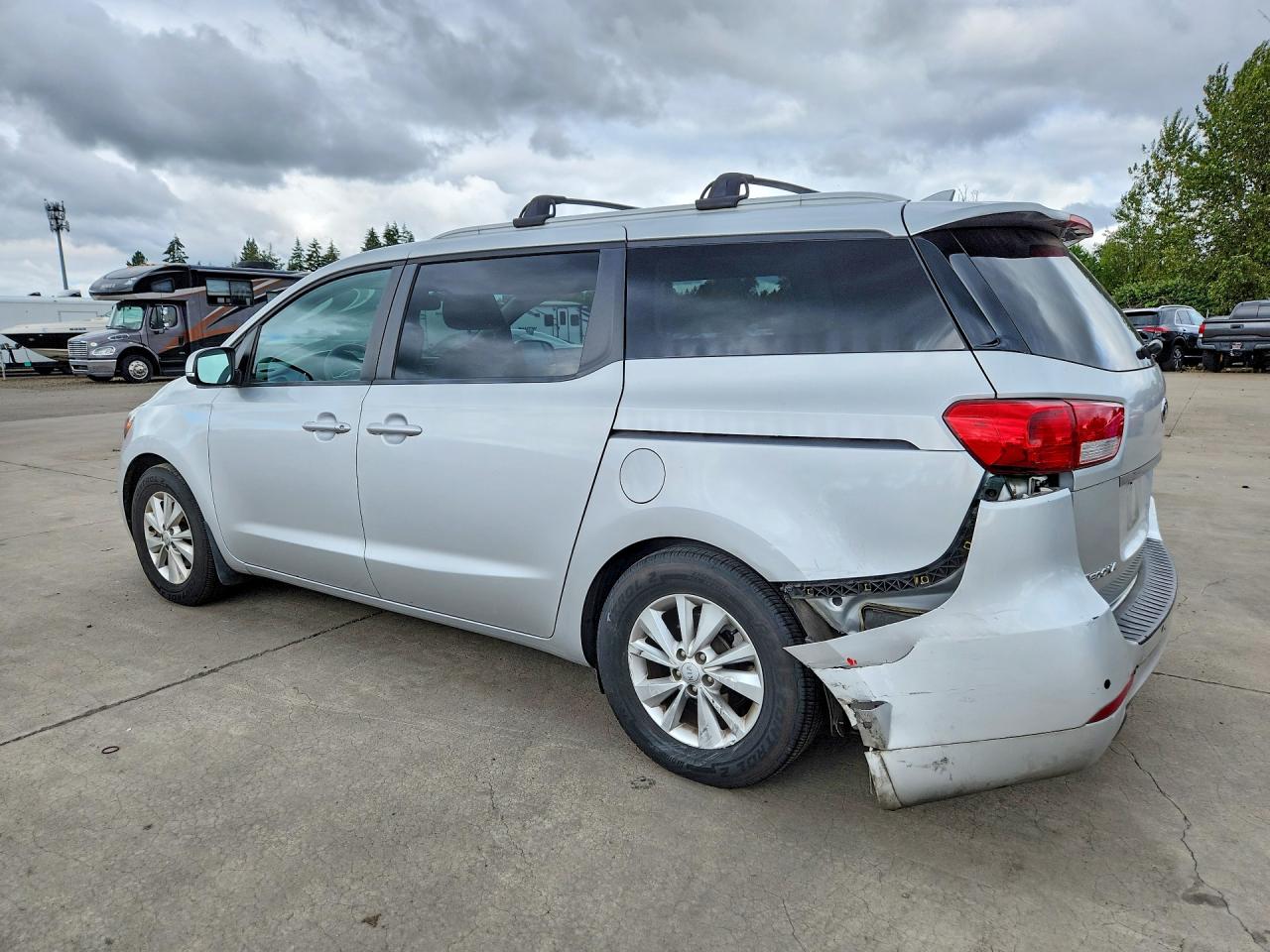 2016 Kia Sedona Lx Silver vin: KNDMB5C14G6198599