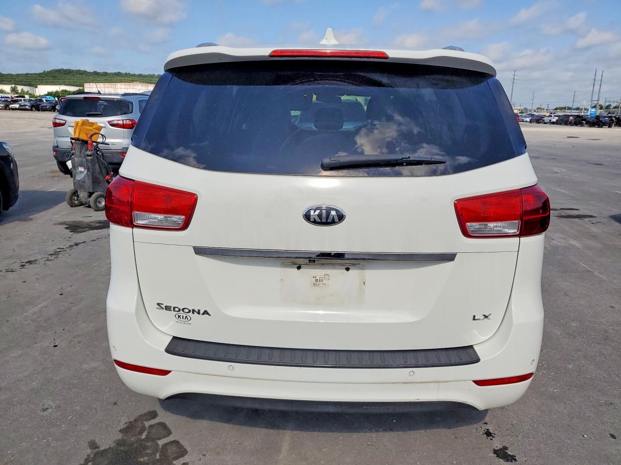 2016 Kia Sedona Lx White vin: KNDMB5C15G6217239