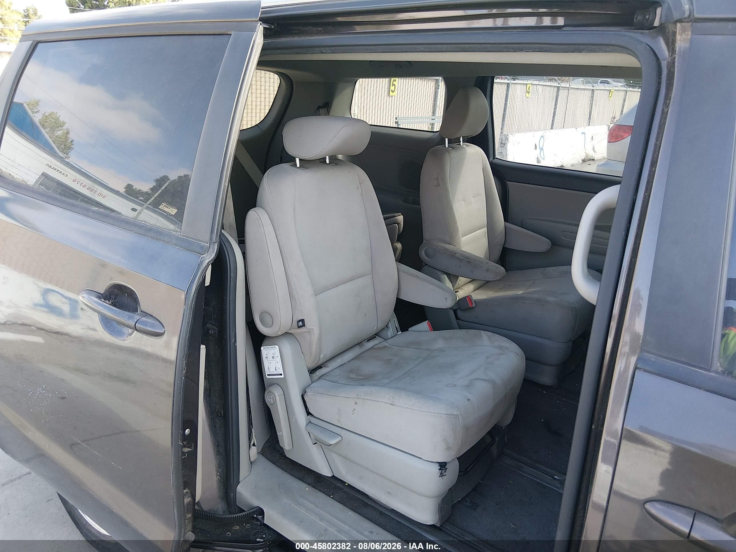 2015 Kia Sedona Lx Gray vin: KNDMB5C17F6037758
