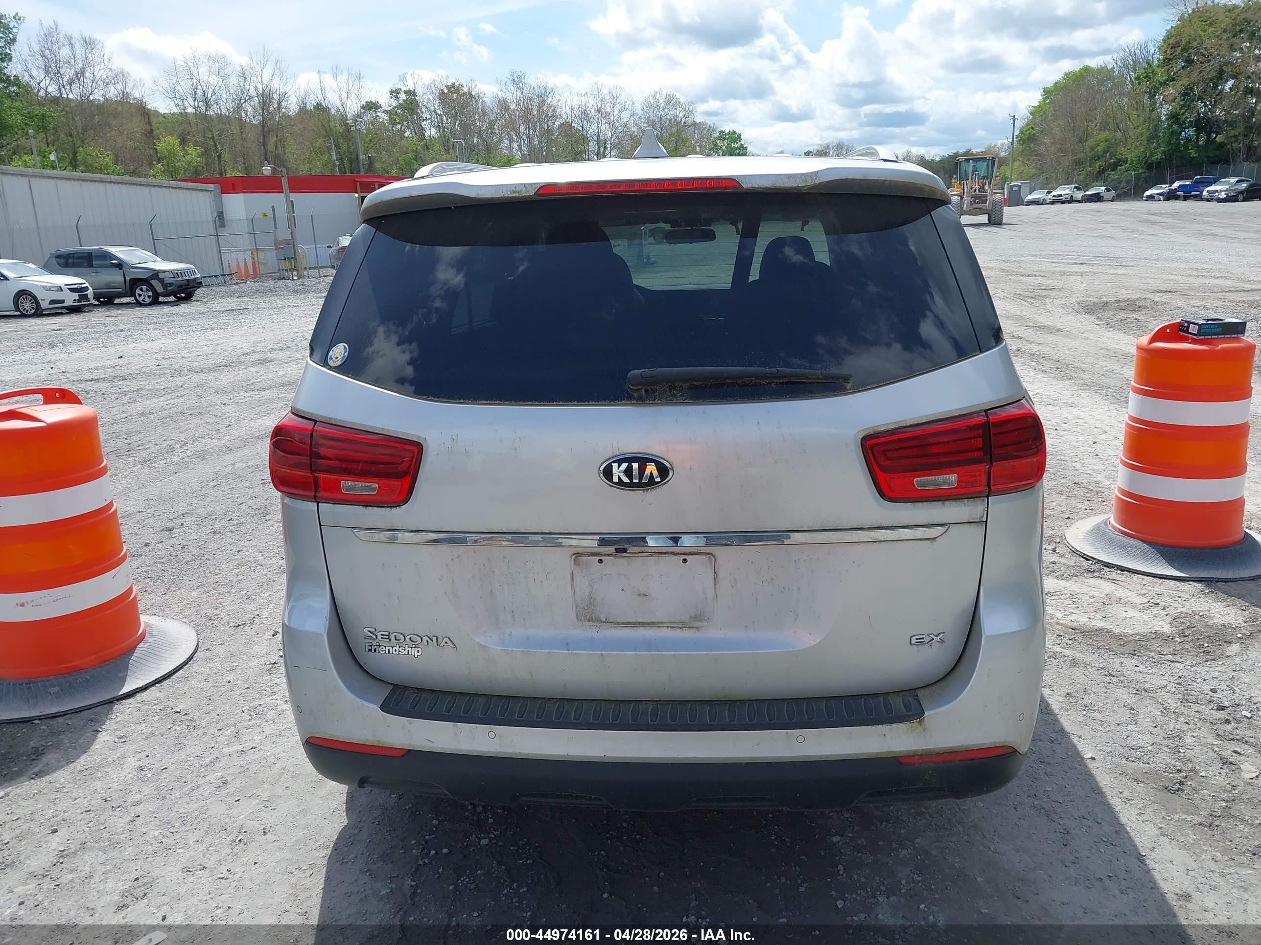 2019 Kia Sedona Ex Серебряный vin: KNDMB5C17K6513744