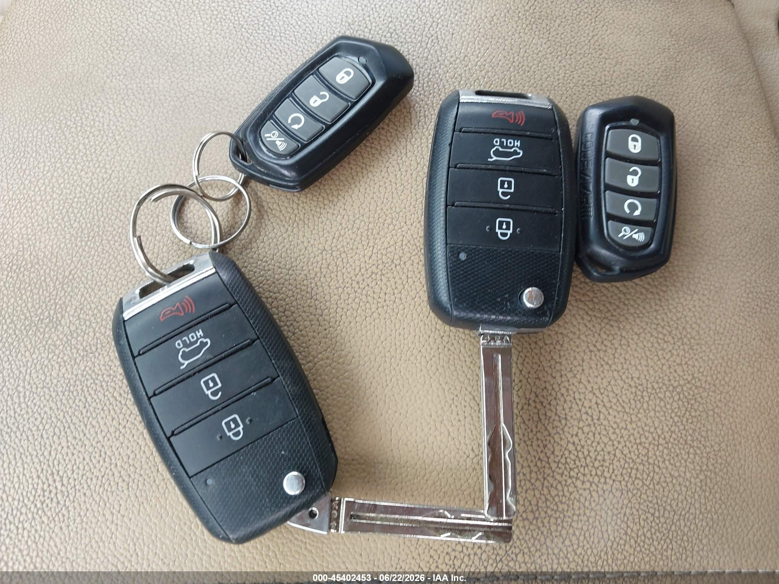 2015 Kia Sedona Lx Maroon vin: KNDMB5C18F6024159