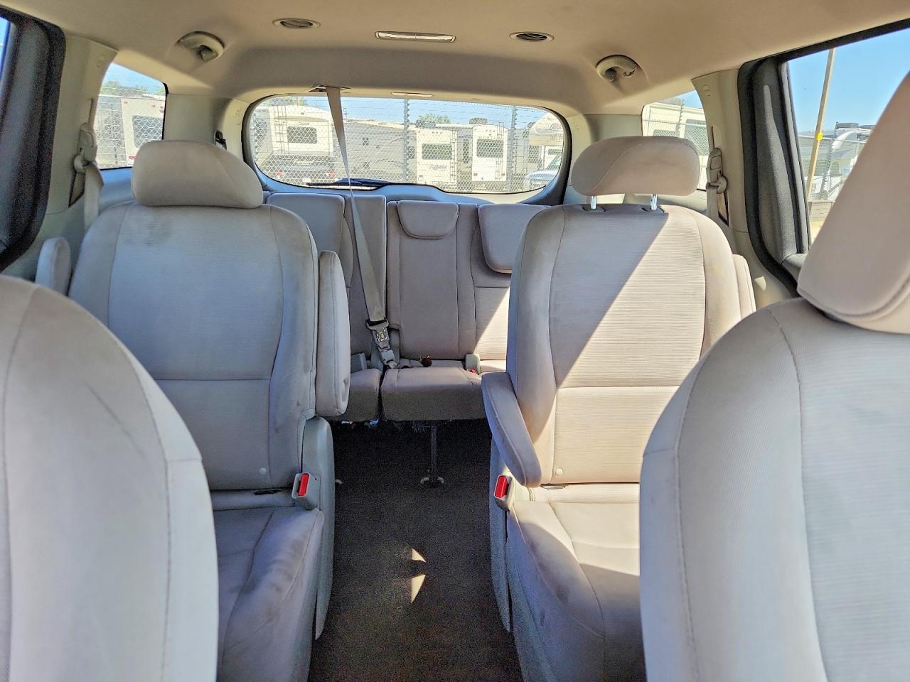 2015 Kia Sedona Lx Silver vin: KNDMB5C18F6062622