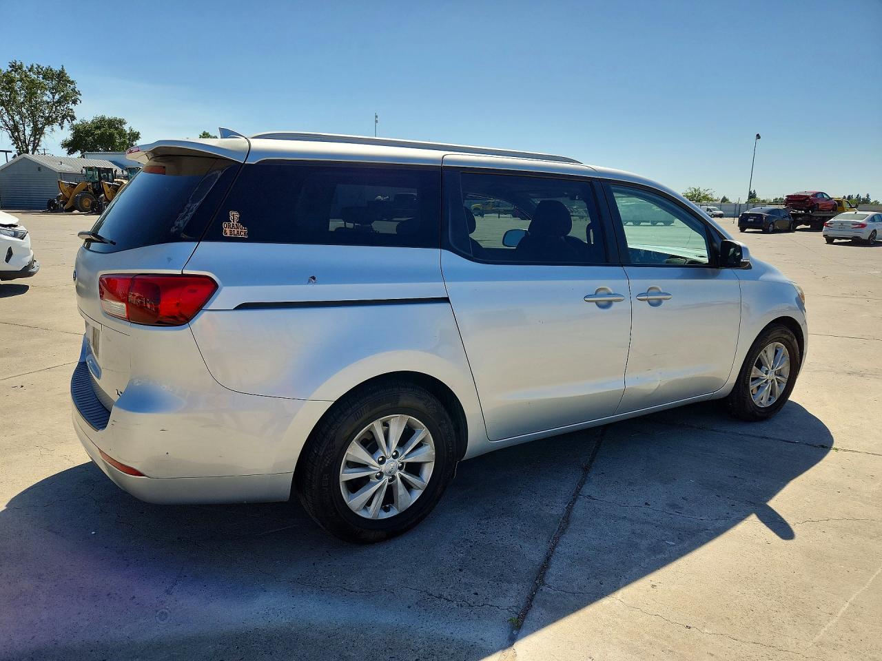 2015 Kia Sedona Lx Silver vin: KNDMB5C18F6062622