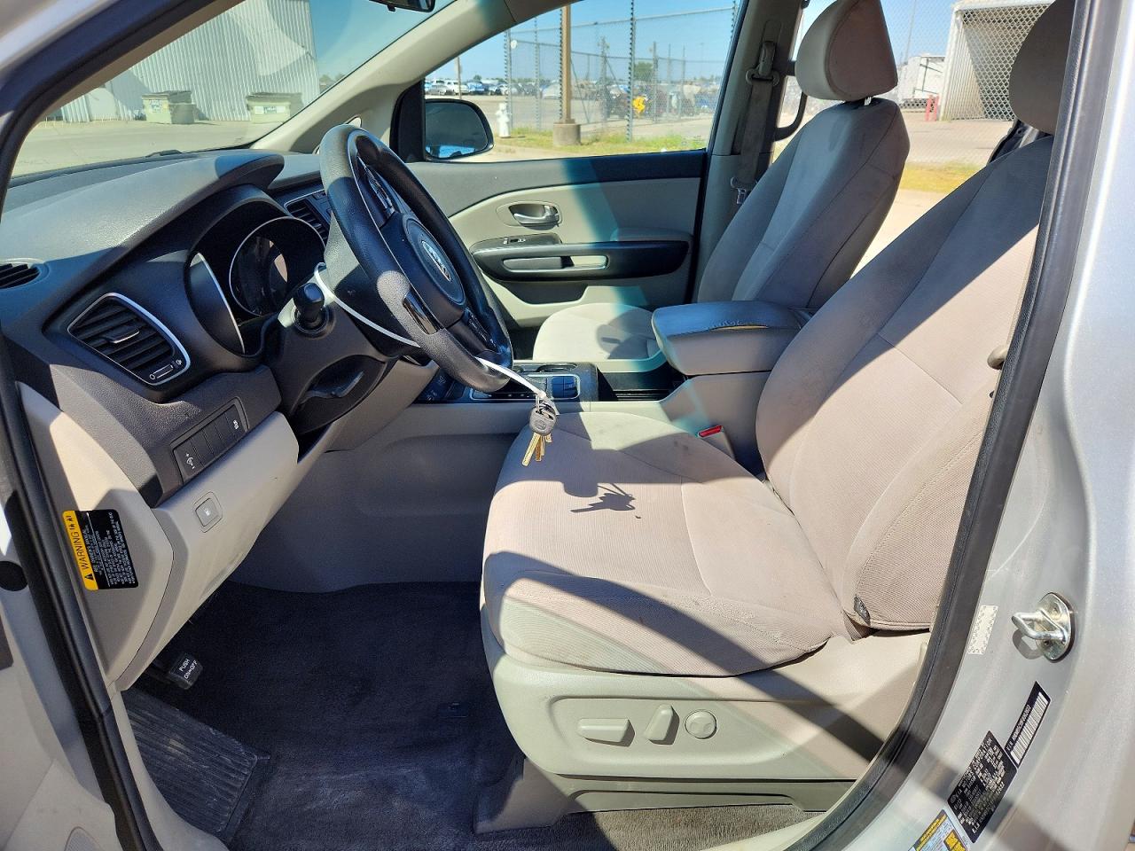 2015 Kia Sedona Lx Silver vin: KNDMB5C18F6062622